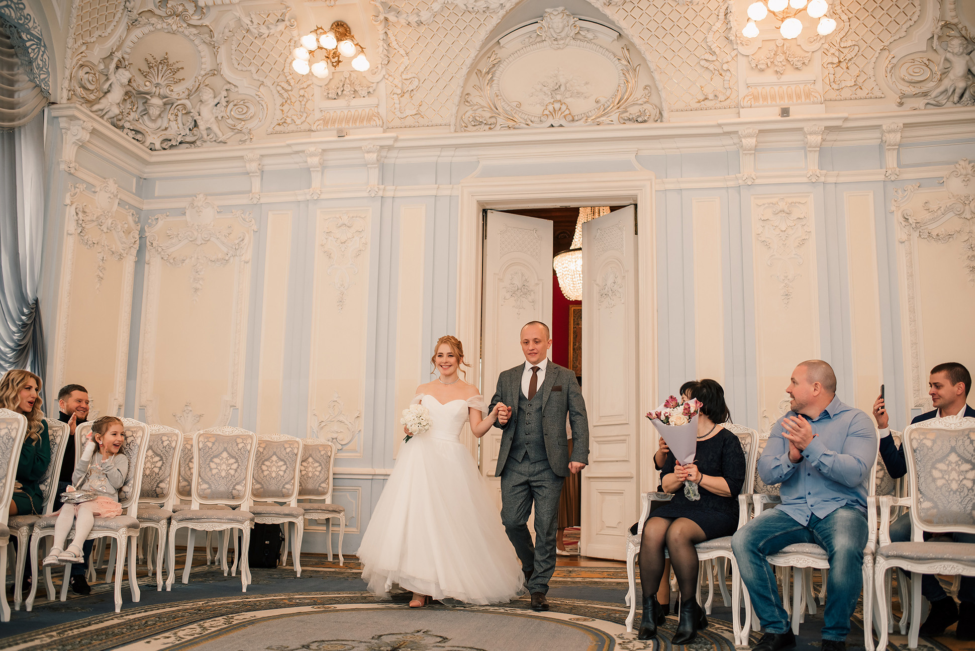 Юля и Миша. Красивое утро и Витебский вокзал. Семейный и Свадебный фотограф. Санкт-Петербург. Пушкин