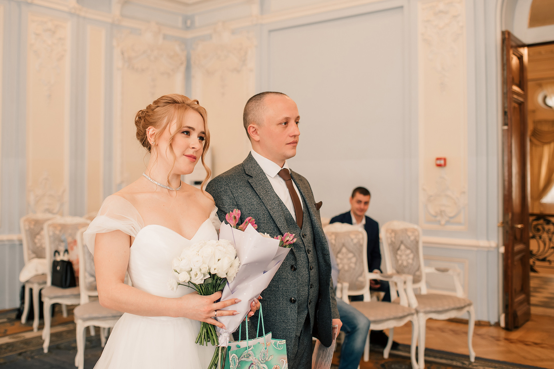 Юля и Миша. Красивое утро и Витебский вокзал. Семейный и Свадебный фотограф. Санкт-Петербург. Пушкин