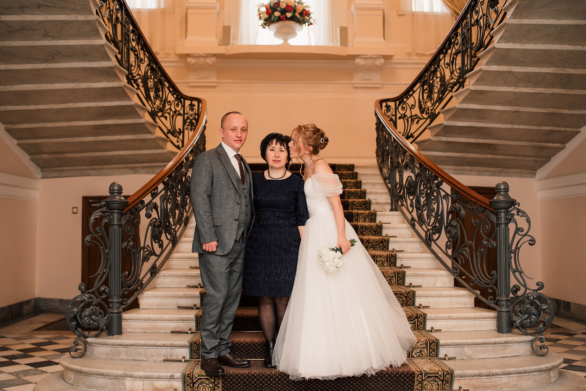 Юля и Миша. Красивое утро и Витебский вокзал. Семейный и Свадебный фотограф. Санкт-Петербург. Пушкин