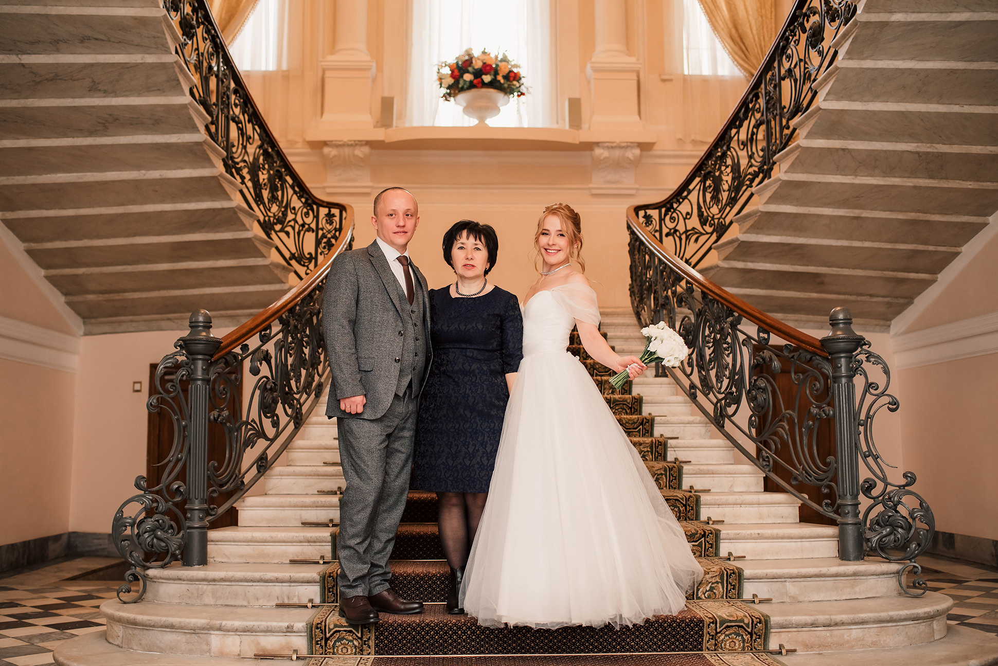 Юля и Миша. Красивое утро и Витебский вокзал. Семейный и Свадебный фотограф. Санкт-Петербург. Пушкин