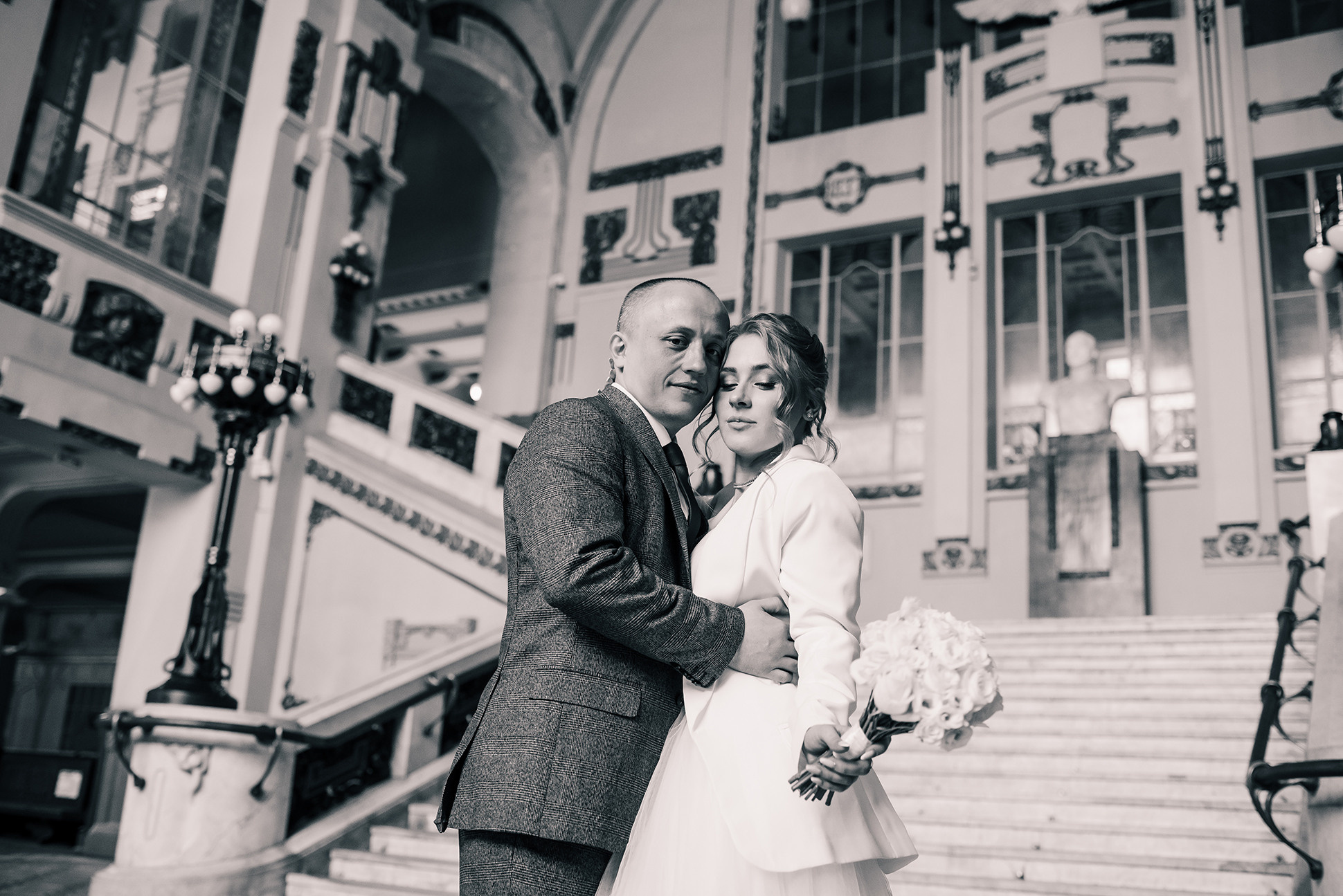 Юля и Миша. Красивое утро и Витебский вокзал. Семейный и Свадебный фотограф. Санкт-Петербург. Пушкин