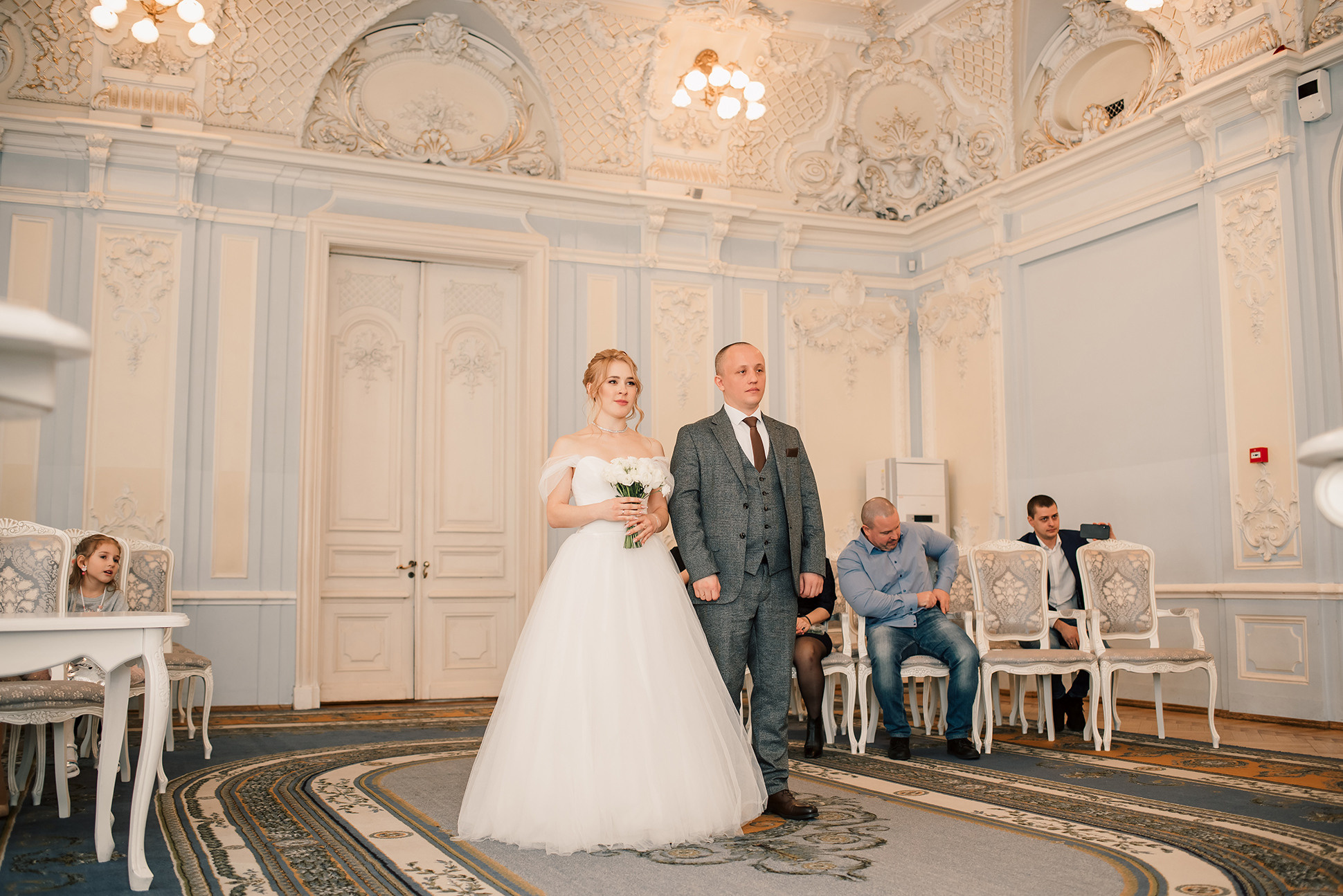 Юля и Миша. Красивое утро и Витебский вокзал. Семейный и Свадебный фотограф. Санкт-Петербург. Пушкин