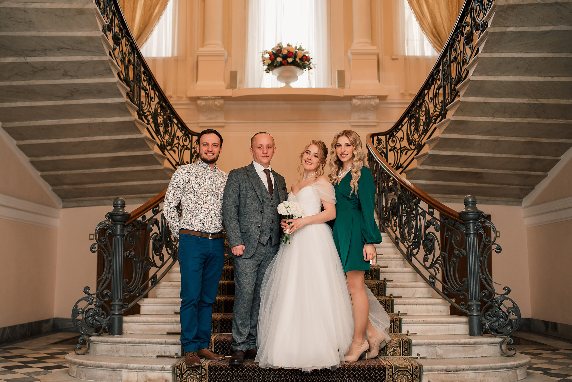 Юля и Миша. Красивое утро и Витебский вокзал. Семейный и Свадебный фотограф. Санкт-Петербург. Пушкин