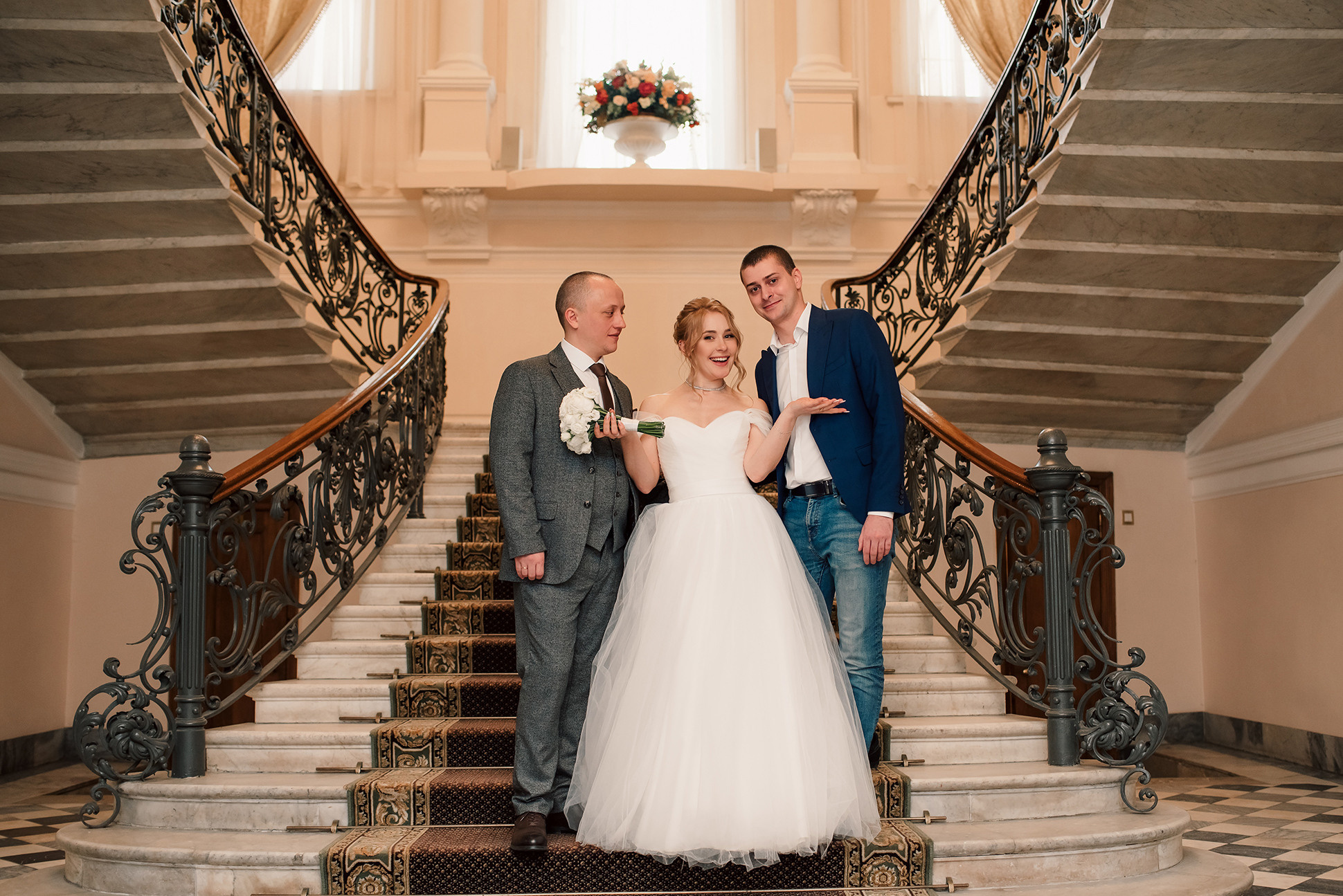 Юля и Миша. Красивое утро и Витебский вокзал. Семейный и Свадебный фотограф. Санкт-Петербург. Пушкин