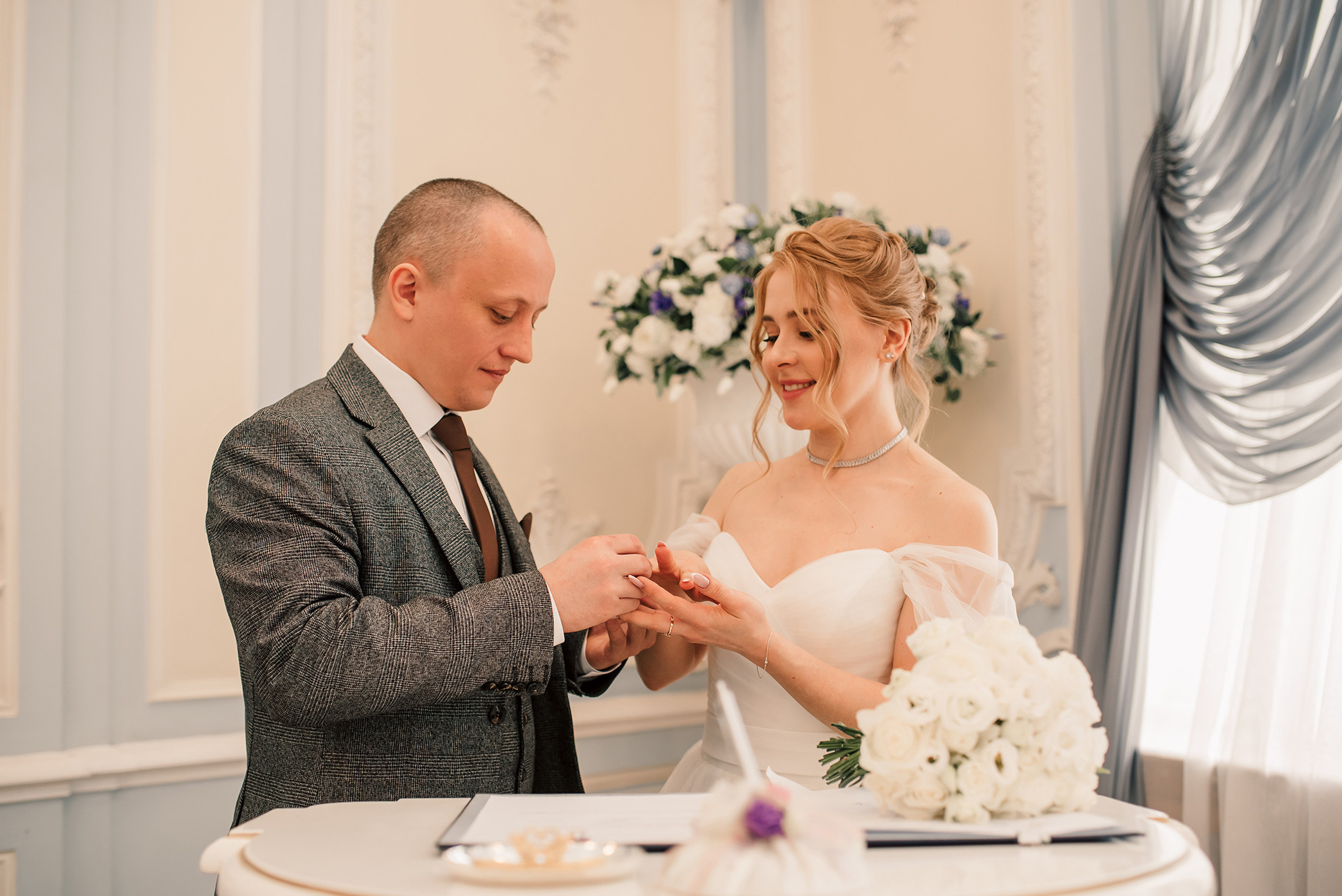 Юля и Миша. Красивое утро и Витебский вокзал. Семейный и Свадебный фотограф. Санкт-Петербург. Пушкин