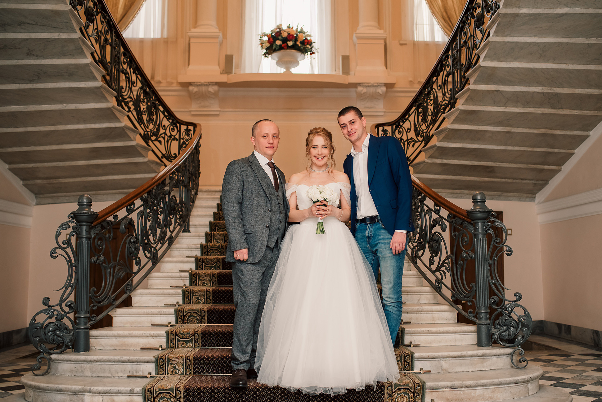 Юля и Миша. Красивое утро и Витебский вокзал. Семейный и Свадебный фотограф. Санкт-Петербург. Пушкин