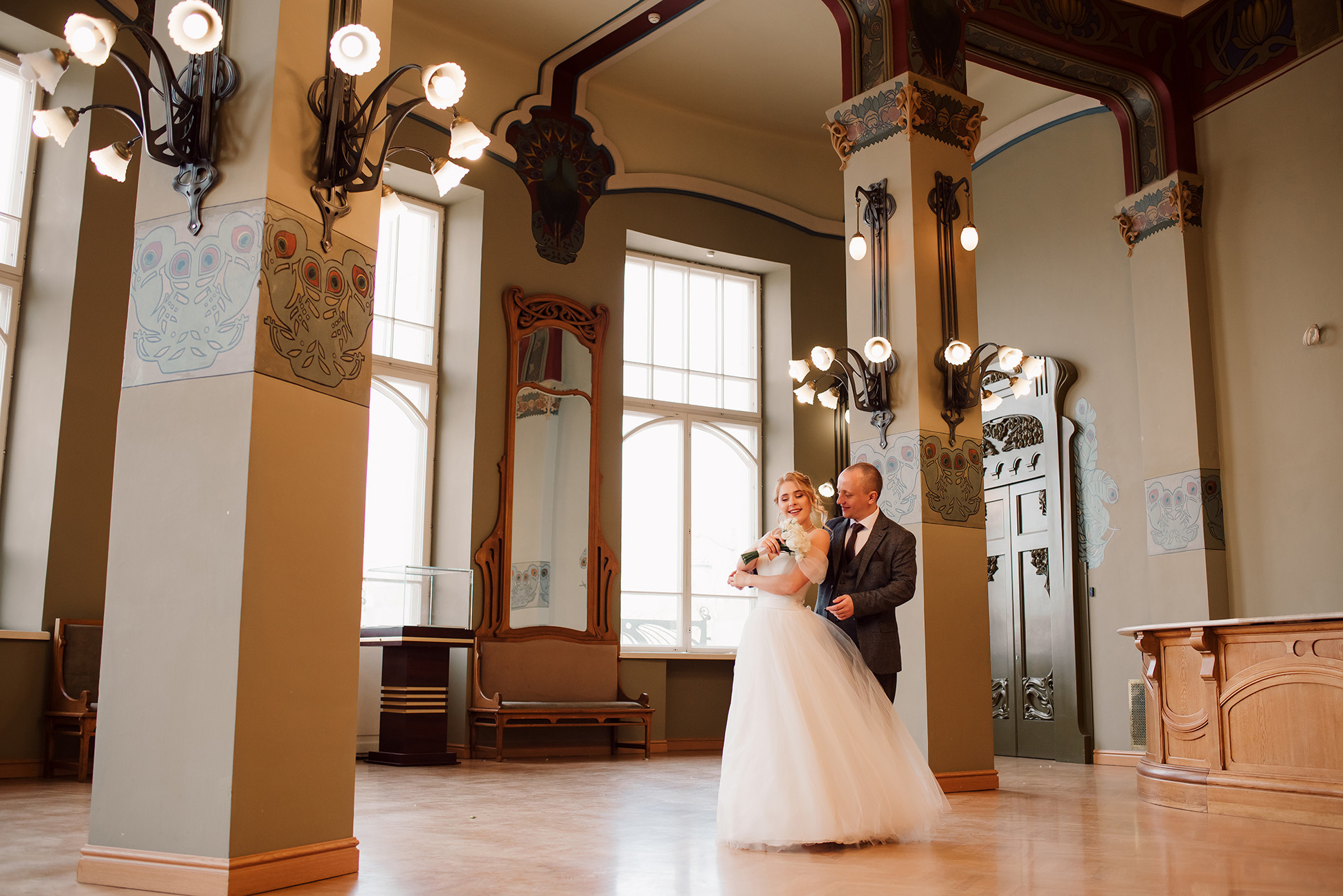 Юля и Миша. Красивое утро и Витебский вокзал. Семейный и Свадебный фотограф. Санкт-Петербург. Пушкин