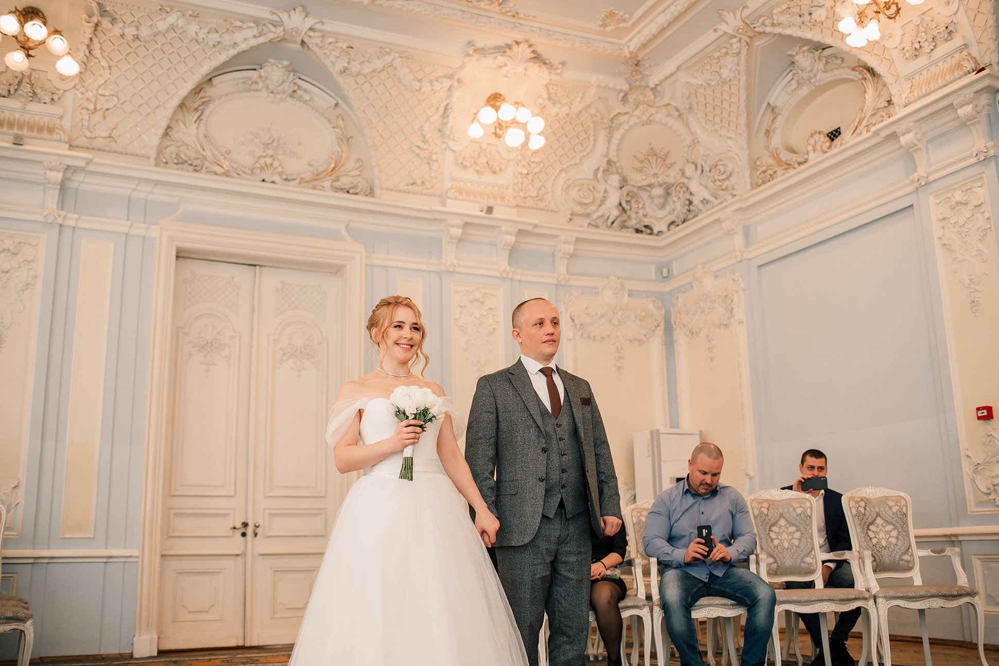 Юля и Миша. Красивое утро и Витебский вокзал. Семейный и Свадебный фотограф. Санкт-Петербург. Пушкин