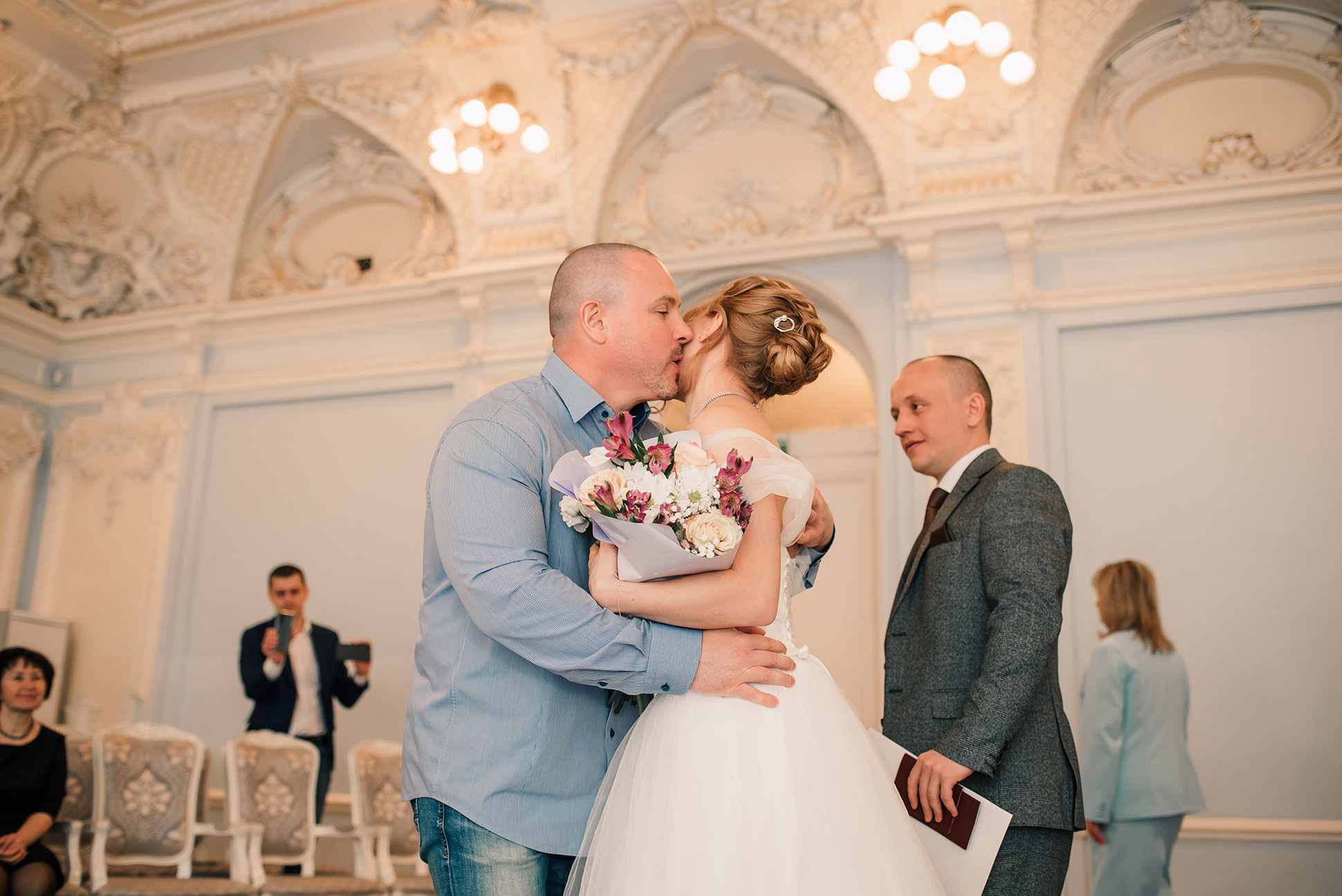 Юля и Миша. Красивое утро и Витебский вокзал. Семейный и Свадебный фотограф. Санкт-Петербург. Пушкин