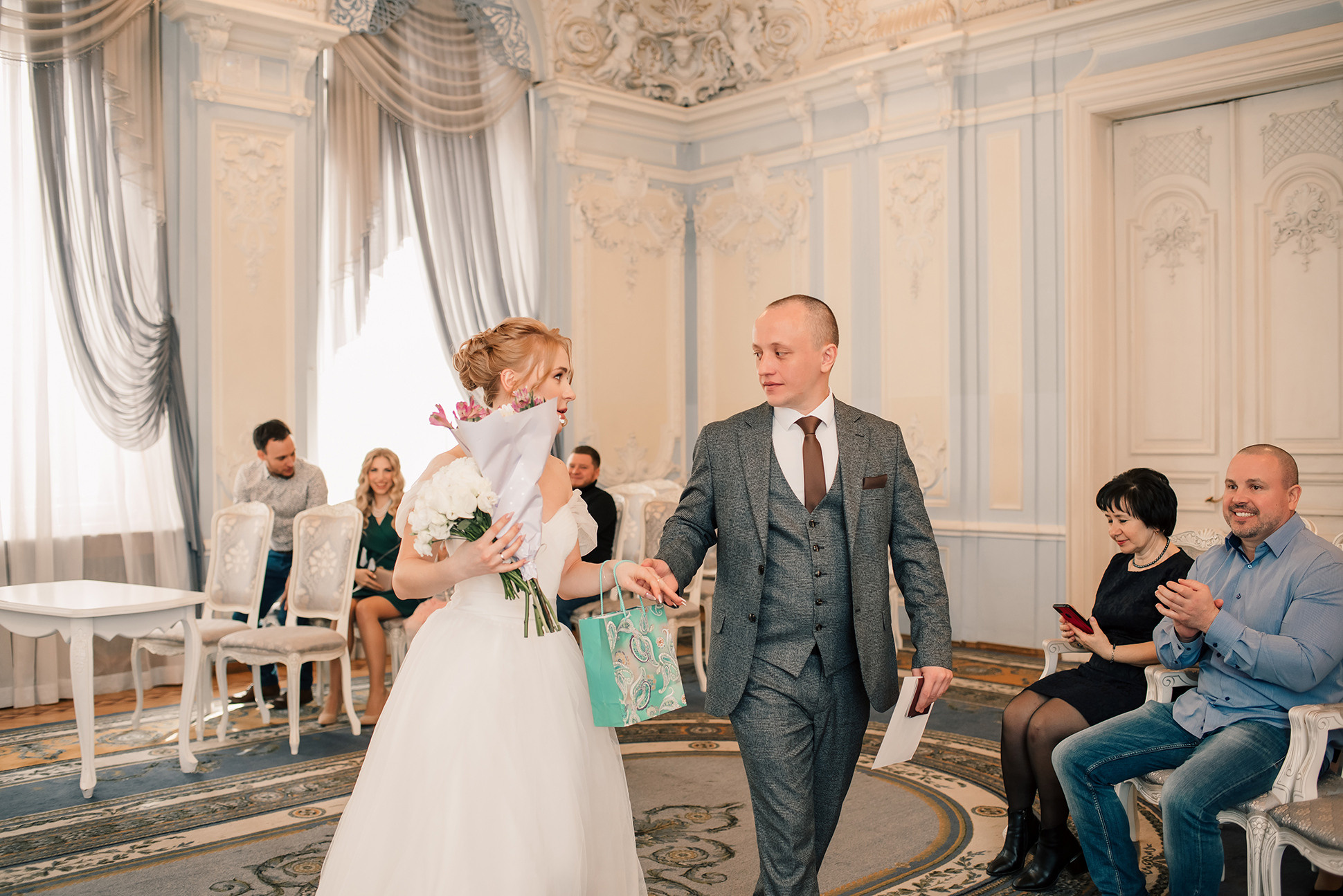 Юля и Миша. Красивое утро и Витебский вокзал. Семейный и Свадебный фотограф. Санкт-Петербург. Пушкин