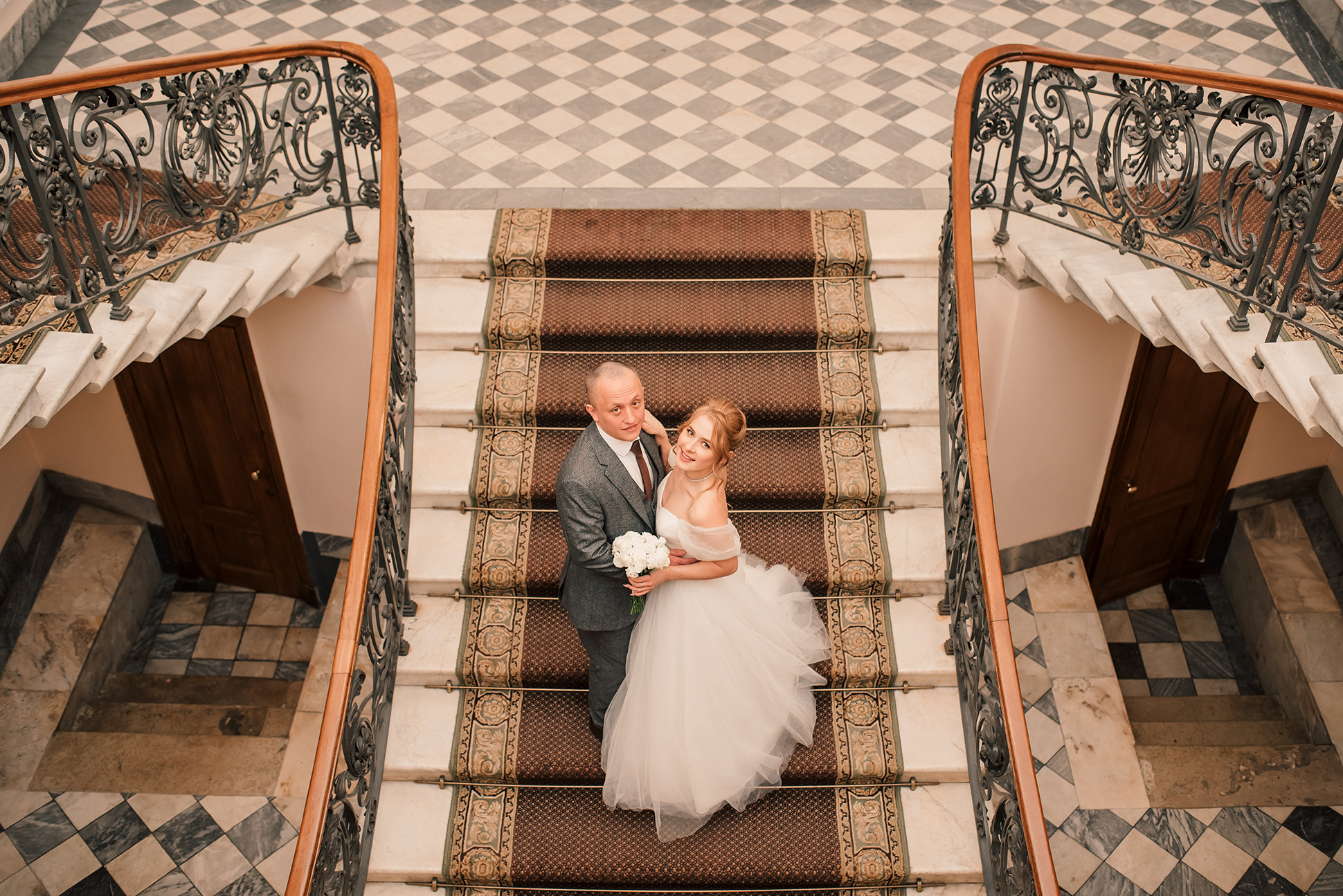 Юля и Миша. Красивое утро и Витебский вокзал. Семейный и Свадебный фотограф. Санкт-Петербург. Пушкин