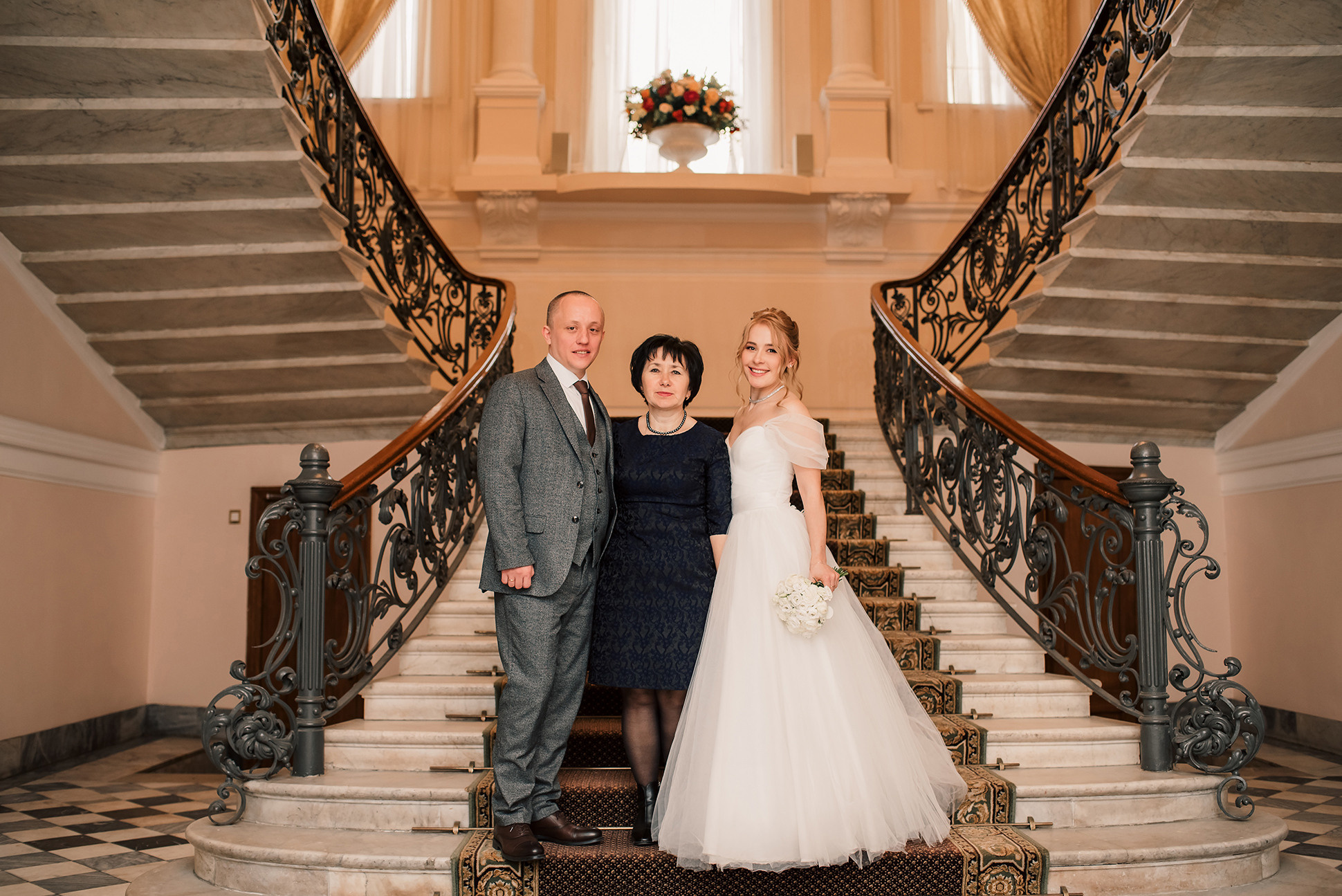 Юля и Миша. Красивое утро и Витебский вокзал. Семейный и Свадебный фотограф. Санкт-Петербург. Пушкин