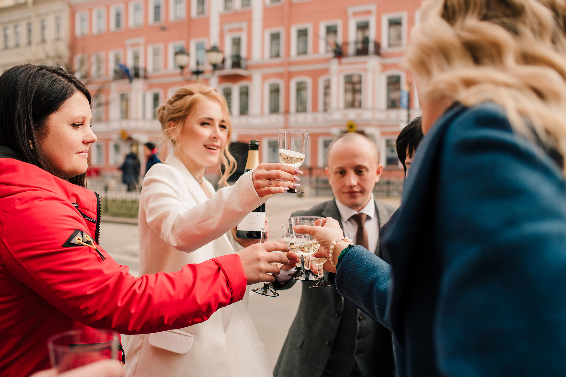 Юля и Миша. Красивое утро и Витебский вокзал. Семейный и Свадебный фотограф. Санкт-Петербург. Пушкин