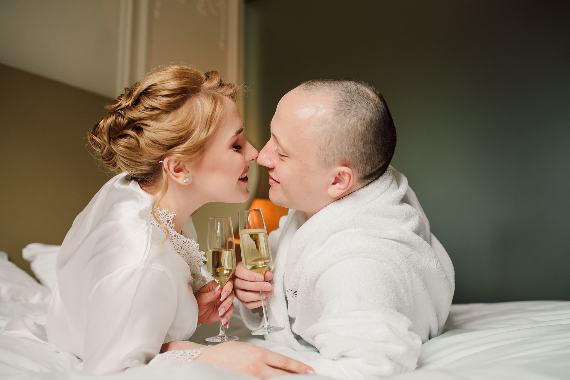 Юля и Миша. Красивое утро и Витебский вокзал. Семейный и Свадебный фотограф. Санкт-Петербург. Пушкин