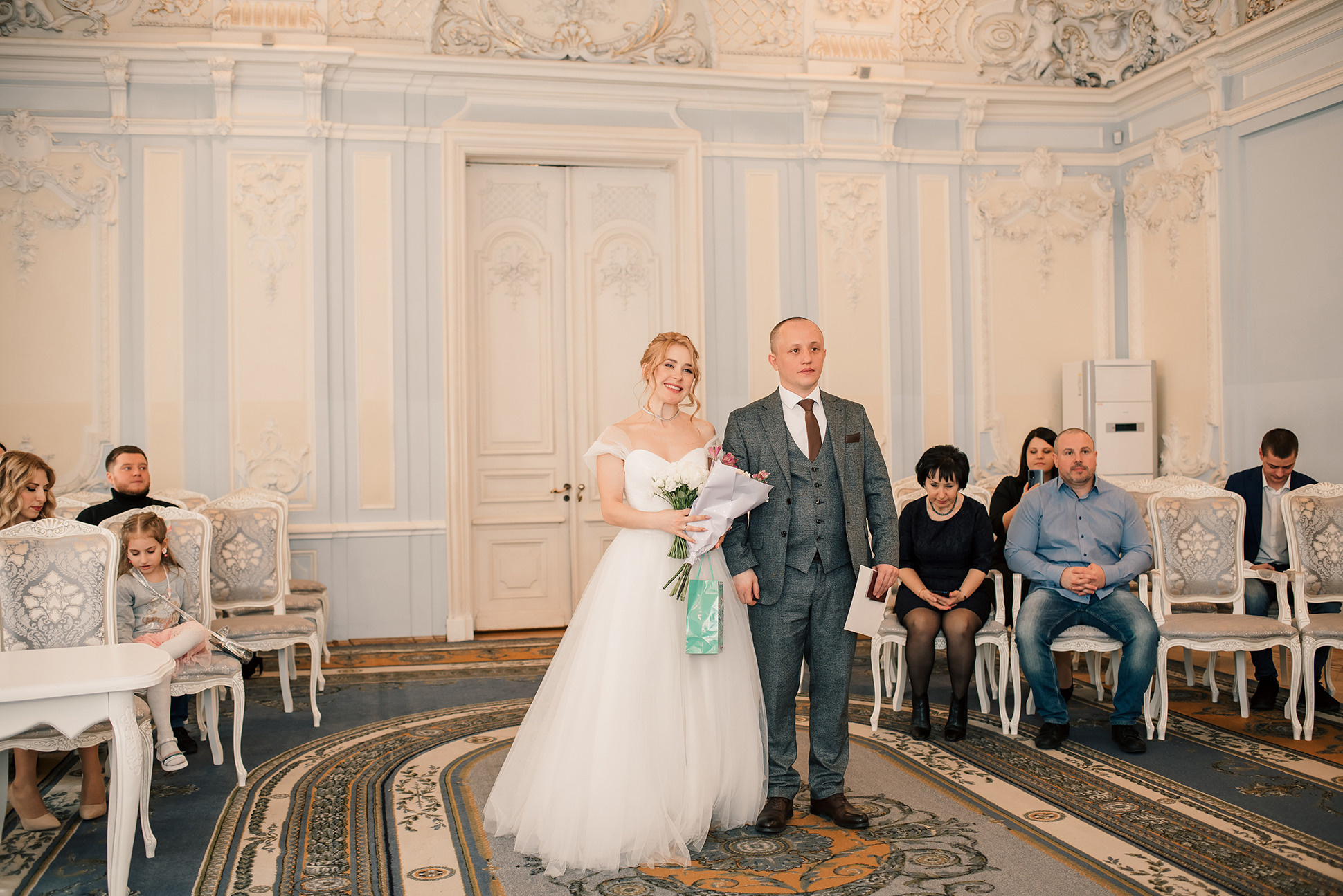 Юля и Миша. Красивое утро и Витебский вокзал. Семейный и Свадебный фотограф. Санкт-Петербург. Пушкин