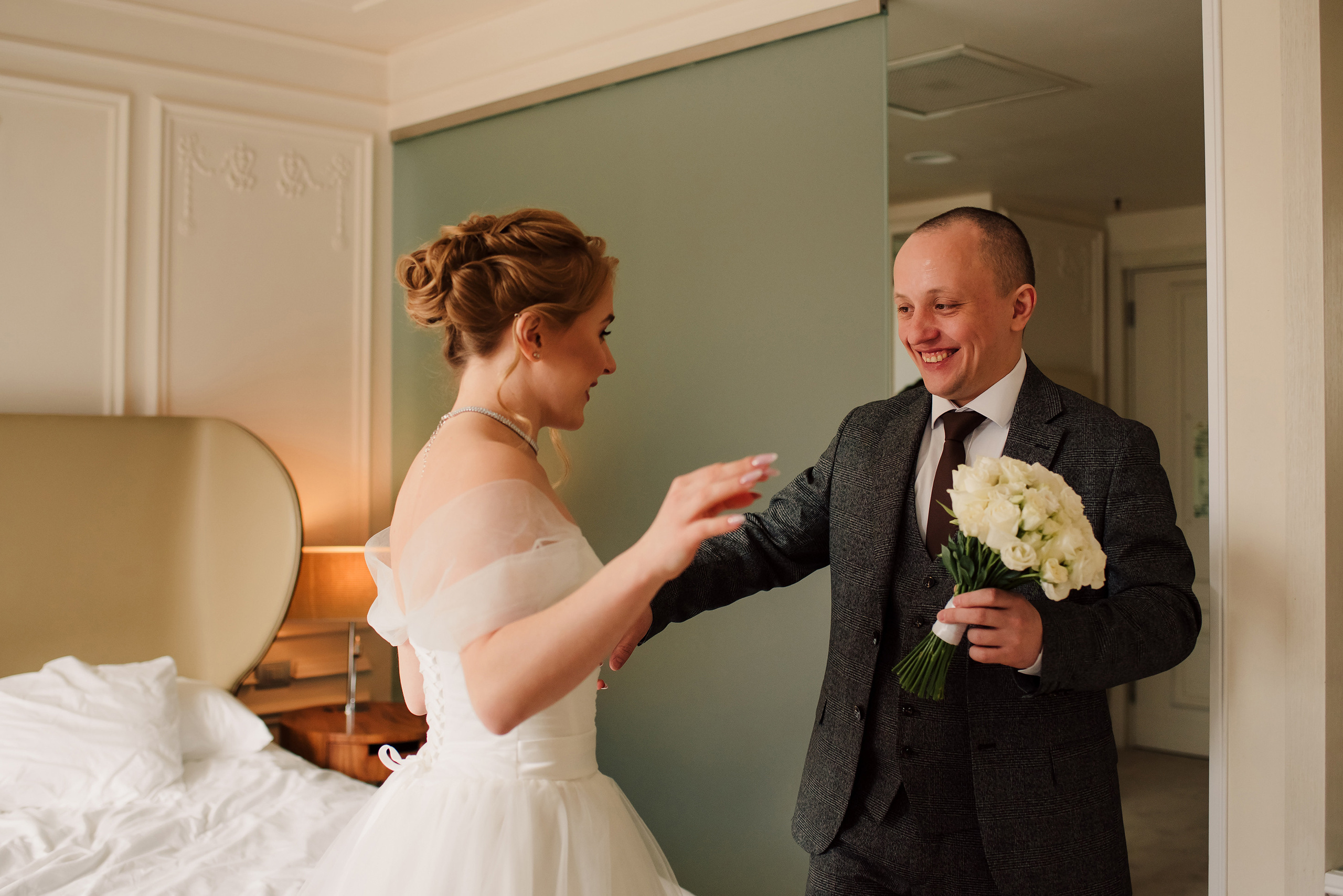 Юля и Миша. Красивое утро и Витебский вокзал. Семейный и Свадебный фотограф. Санкт-Петербург. Пушкин