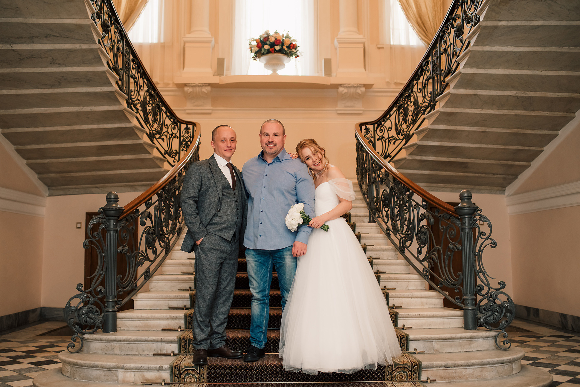 Юля и Миша. Красивое утро и Витебский вокзал. Семейный и Свадебный фотограф. Санкт-Петербург. Пушкин