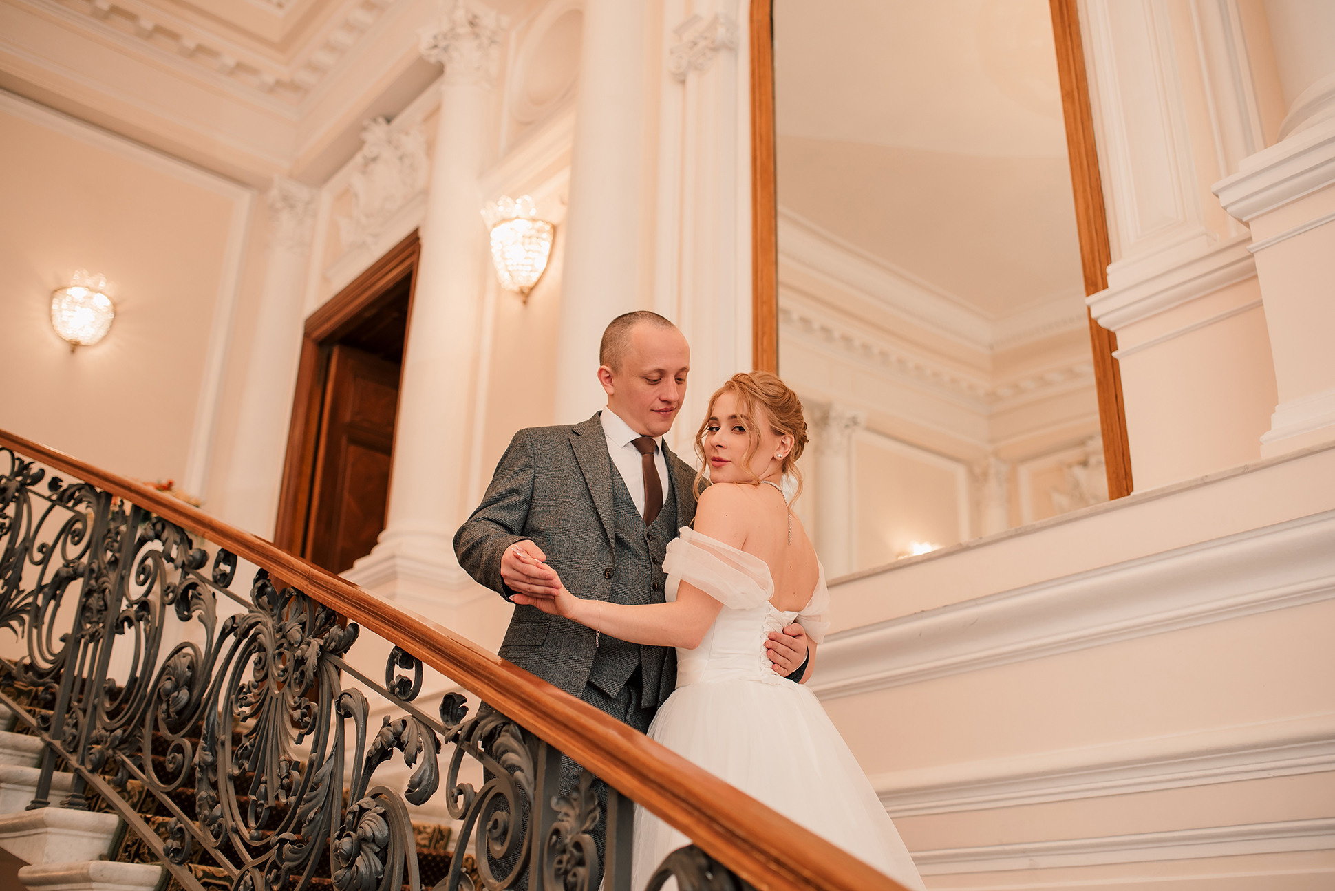 Юля и Миша. Красивое утро и Витебский вокзал. Семейный и Свадебный фотограф. Санкт-Петербург. Пушкин