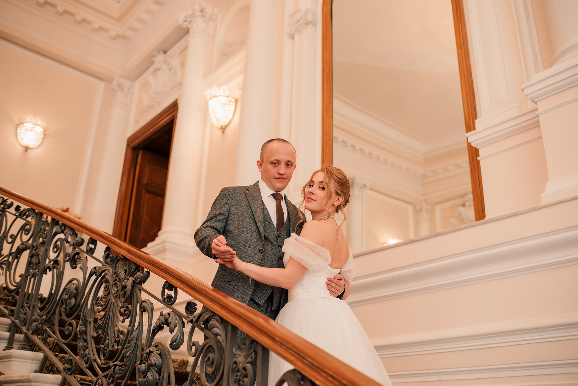 Юля и Миша. Красивое утро и Витебский вокзал. Семейный и Свадебный фотограф. Санкт-Петербург. Пушкин