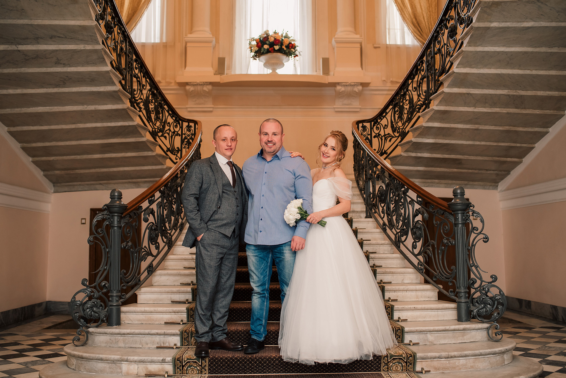 Юля и Миша. Красивое утро и Витебский вокзал. Семейный и Свадебный фотограф. Санкт-Петербург. Пушкин