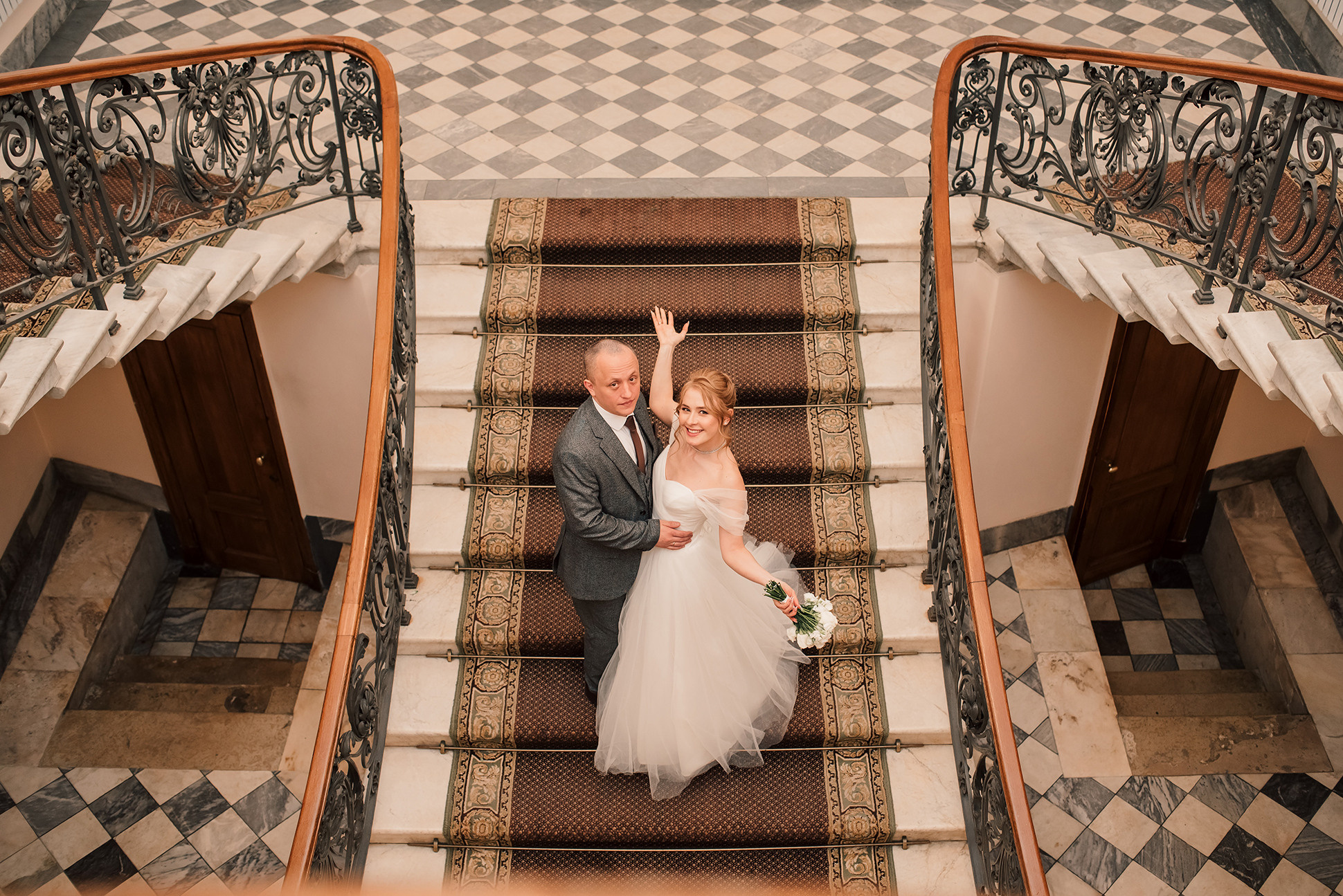 Юля и Миша. Красивое утро и Витебский вокзал. Семейный и Свадебный фотограф. Санкт-Петербург. Пушкин