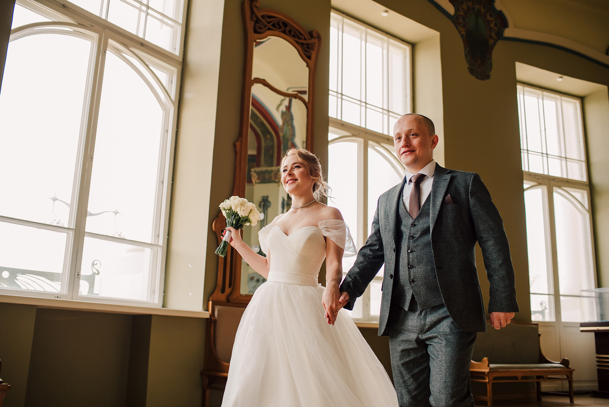 Юля и Миша. Красивое утро и Витебский вокзал. Семейный и Свадебный фотограф. Санкт-Петербург. Пушкин