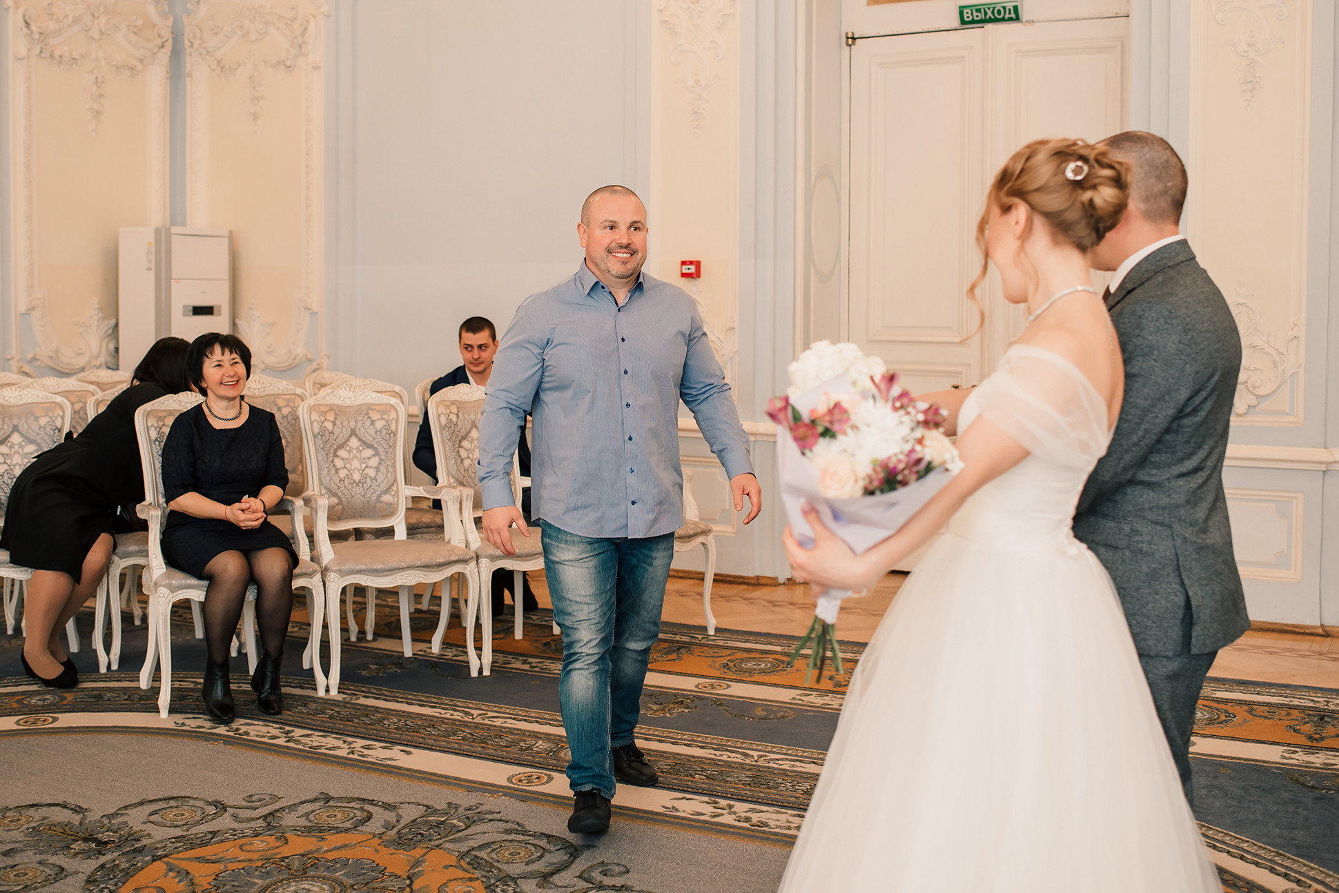 Юля и Миша. Красивое утро и Витебский вокзал. Семейный и Свадебный фотограф. Санкт-Петербург. Пушкин