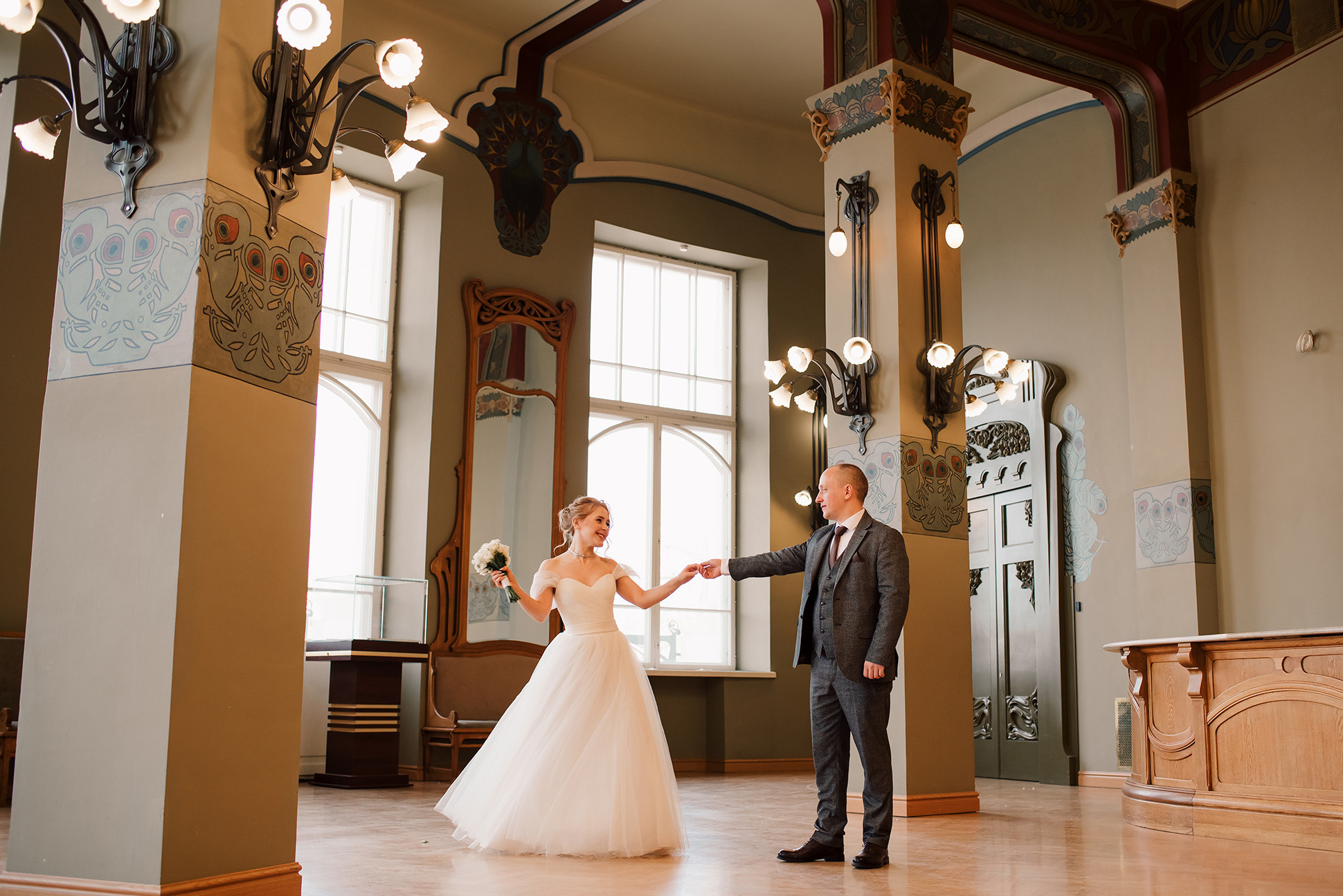 Юля и Миша. Красивое утро и Витебский вокзал. Семейный и Свадебный фотограф. Санкт-Петербург. Пушкин