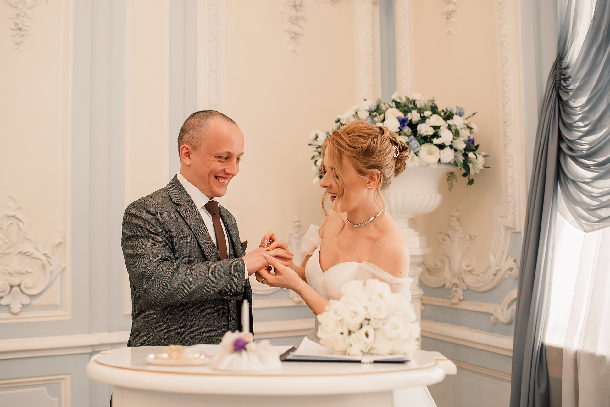 Юля и Миша. Красивое утро и Витебский вокзал. Семейный и Свадебный фотограф. Санкт-Петербург. Пушкин