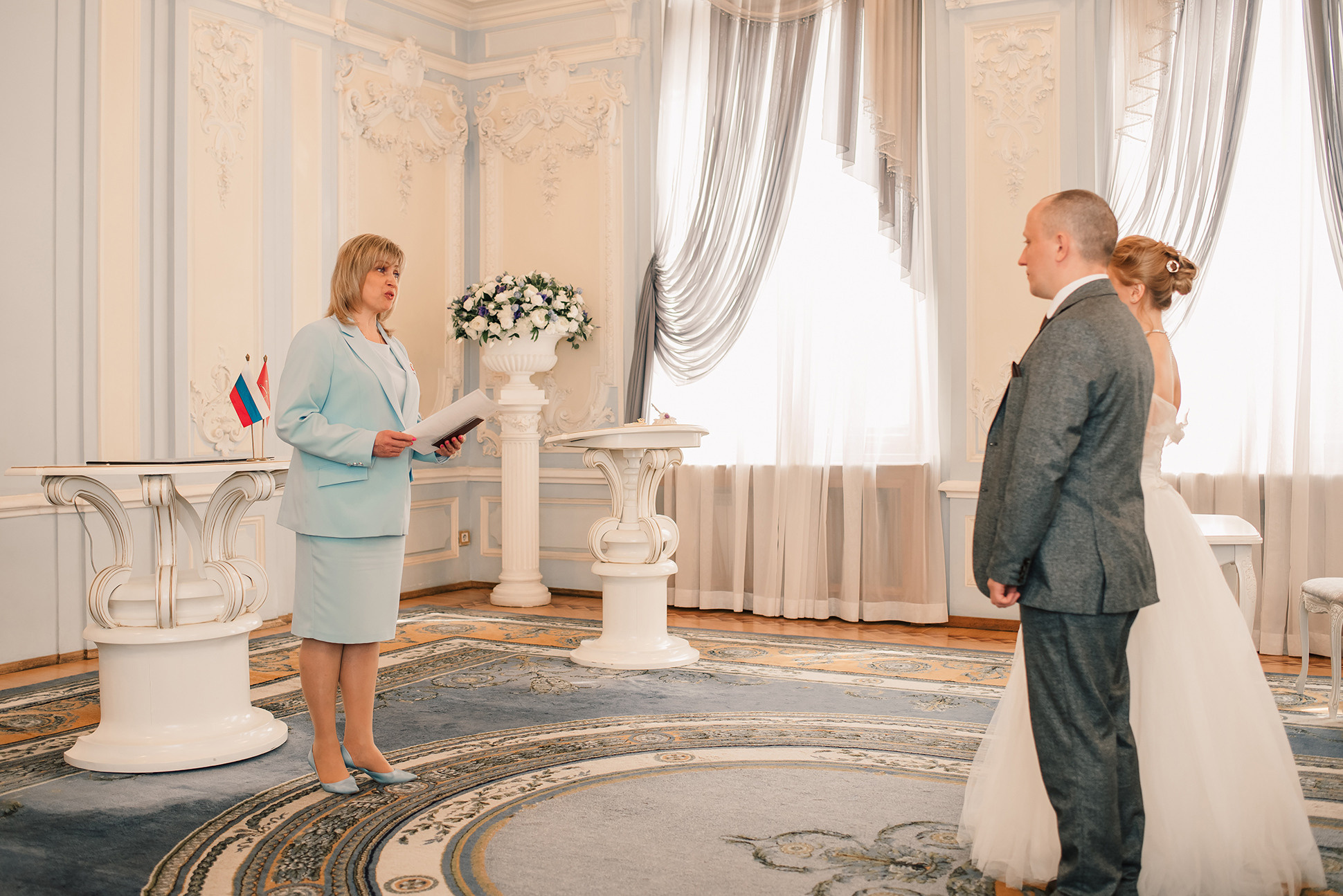 Юля и Миша. Красивое утро и Витебский вокзал. Семейный и Свадебный фотограф. Санкт-Петербург. Пушкин