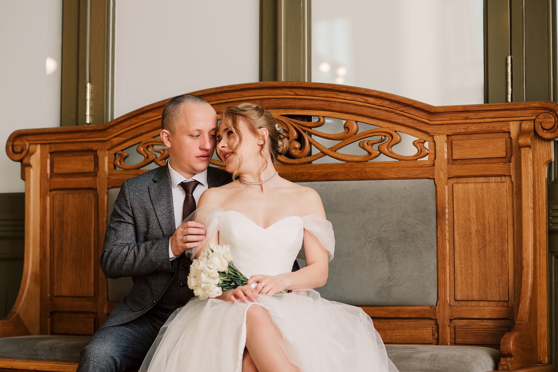 Юля и Миша. Красивое утро и Витебский вокзал. Семейный и Свадебный фотограф. Санкт-Петербург. Пушкин