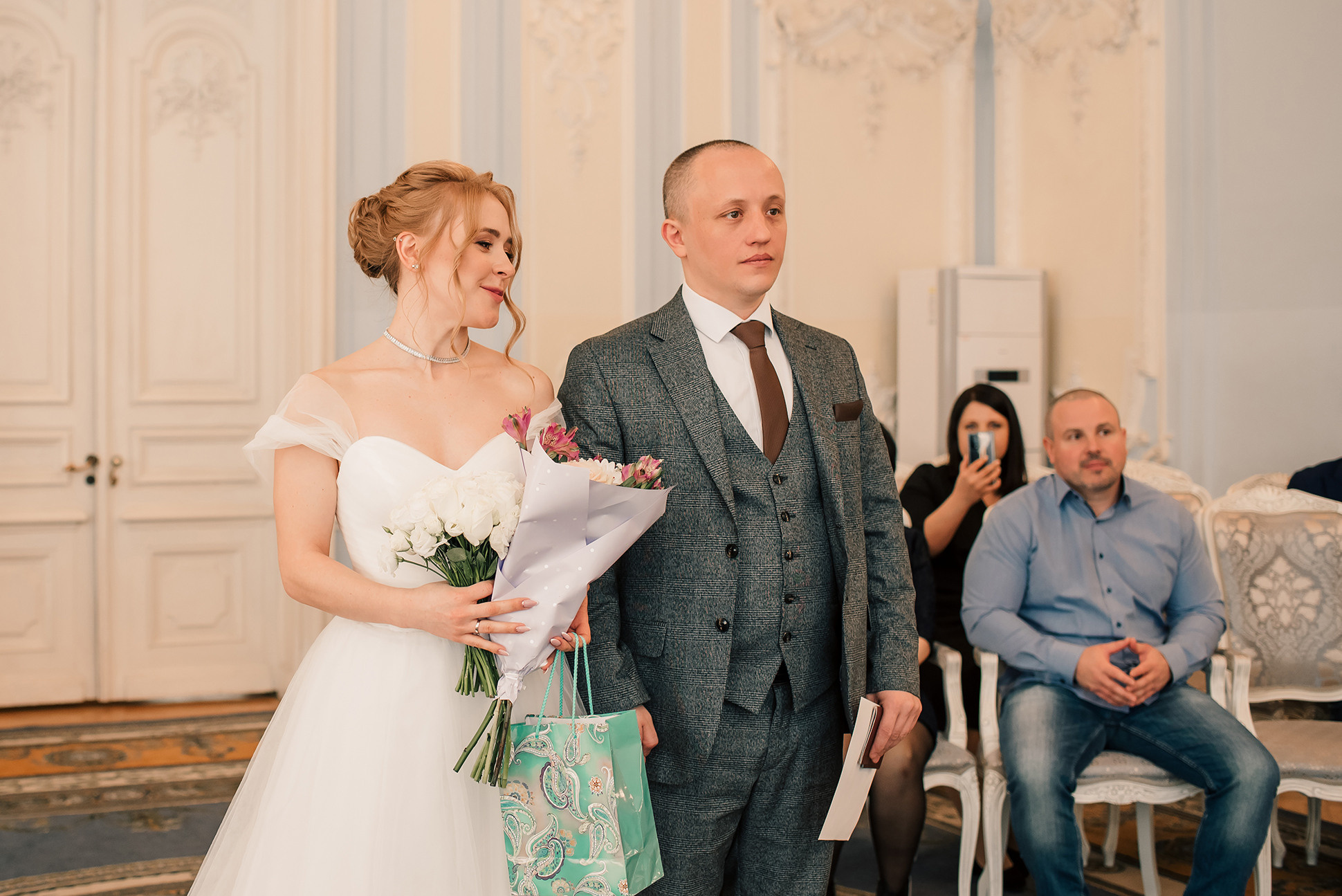 Юля и Миша. Красивое утро и Витебский вокзал. Семейный и Свадебный фотограф. Санкт-Петербург. Пушкин