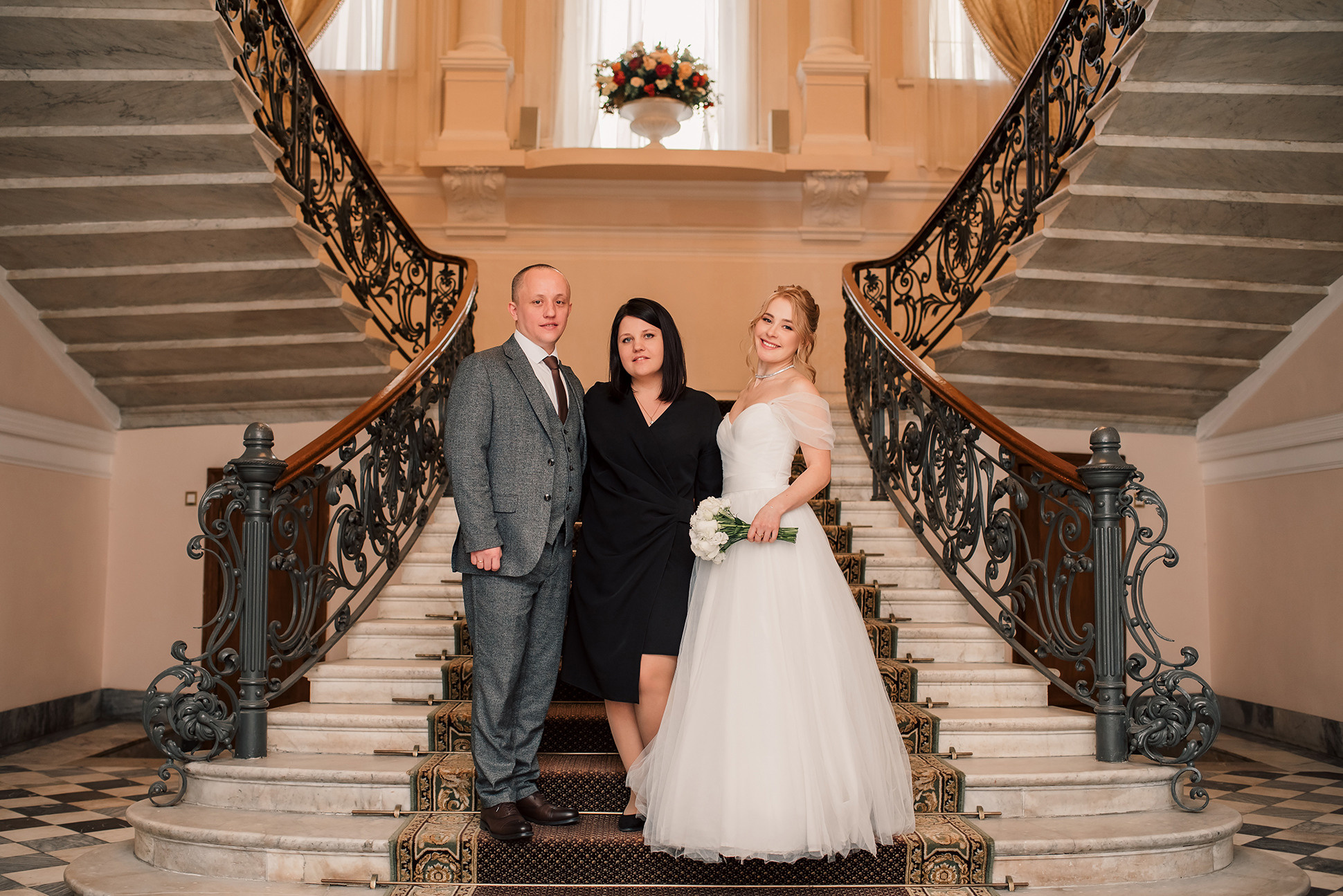 Юля и Миша. Красивое утро и Витебский вокзал. Семейный и Свадебный фотограф. Санкт-Петербург. Пушкин