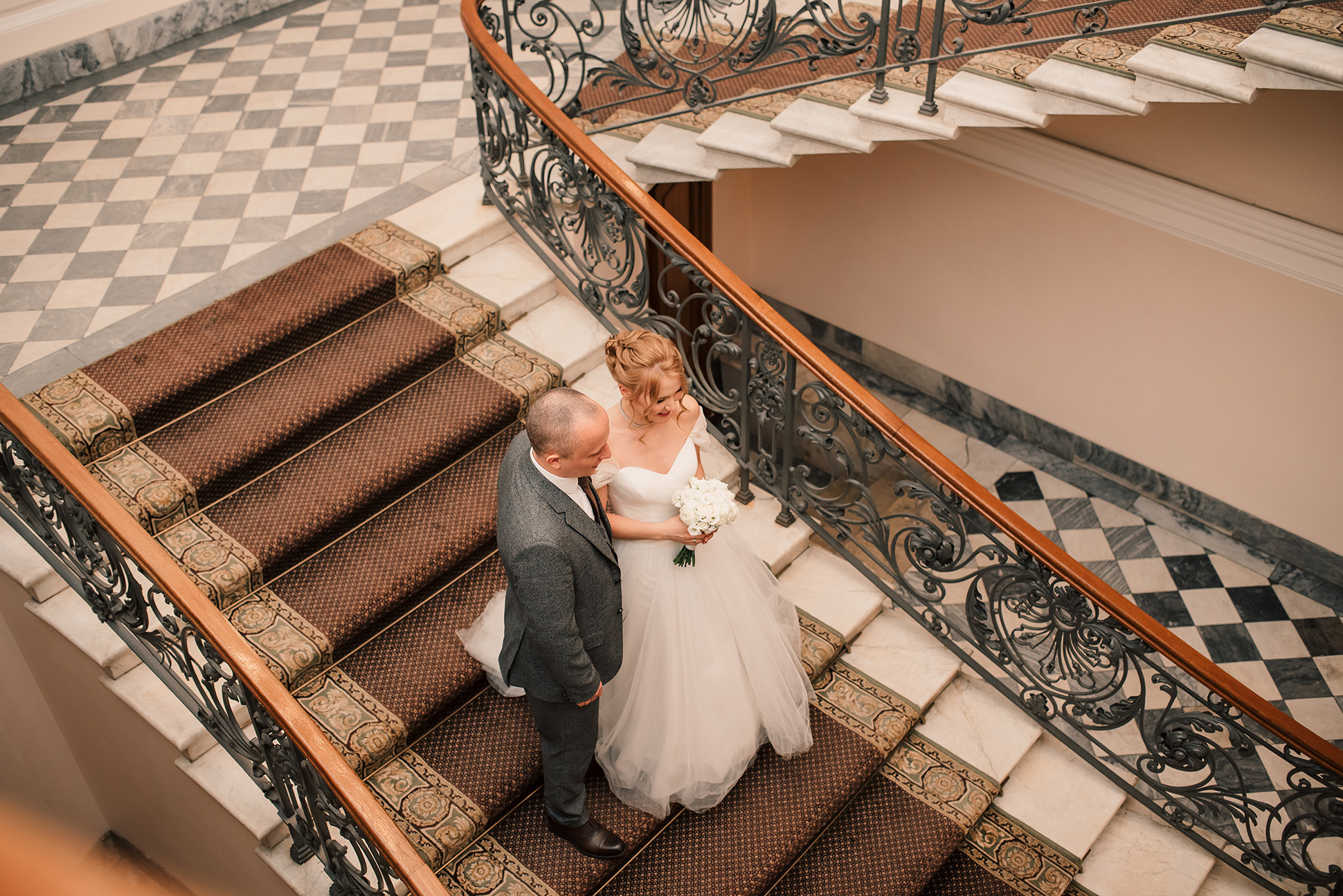 Юля и Миша. Красивое утро и Витебский вокзал. Семейный и Свадебный фотограф. Санкт-Петербург. Пушкин