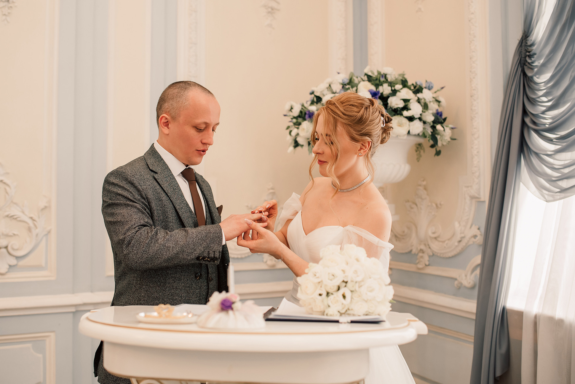 Юля и Миша. Красивое утро и Витебский вокзал. Семейный и Свадебный фотограф. Санкт-Петербург. Пушкин