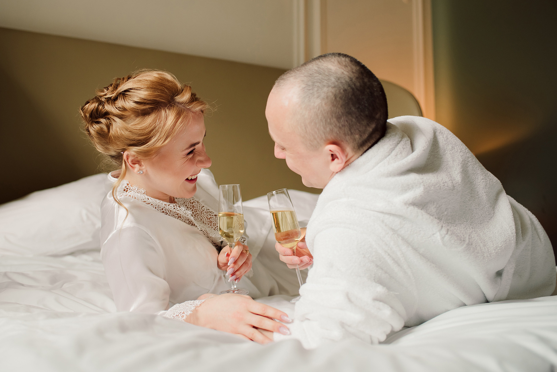 Юля и Миша. Красивое утро и Витебский вокзал. Семейный и Свадебный фотограф. Санкт-Петербург. Пушкин