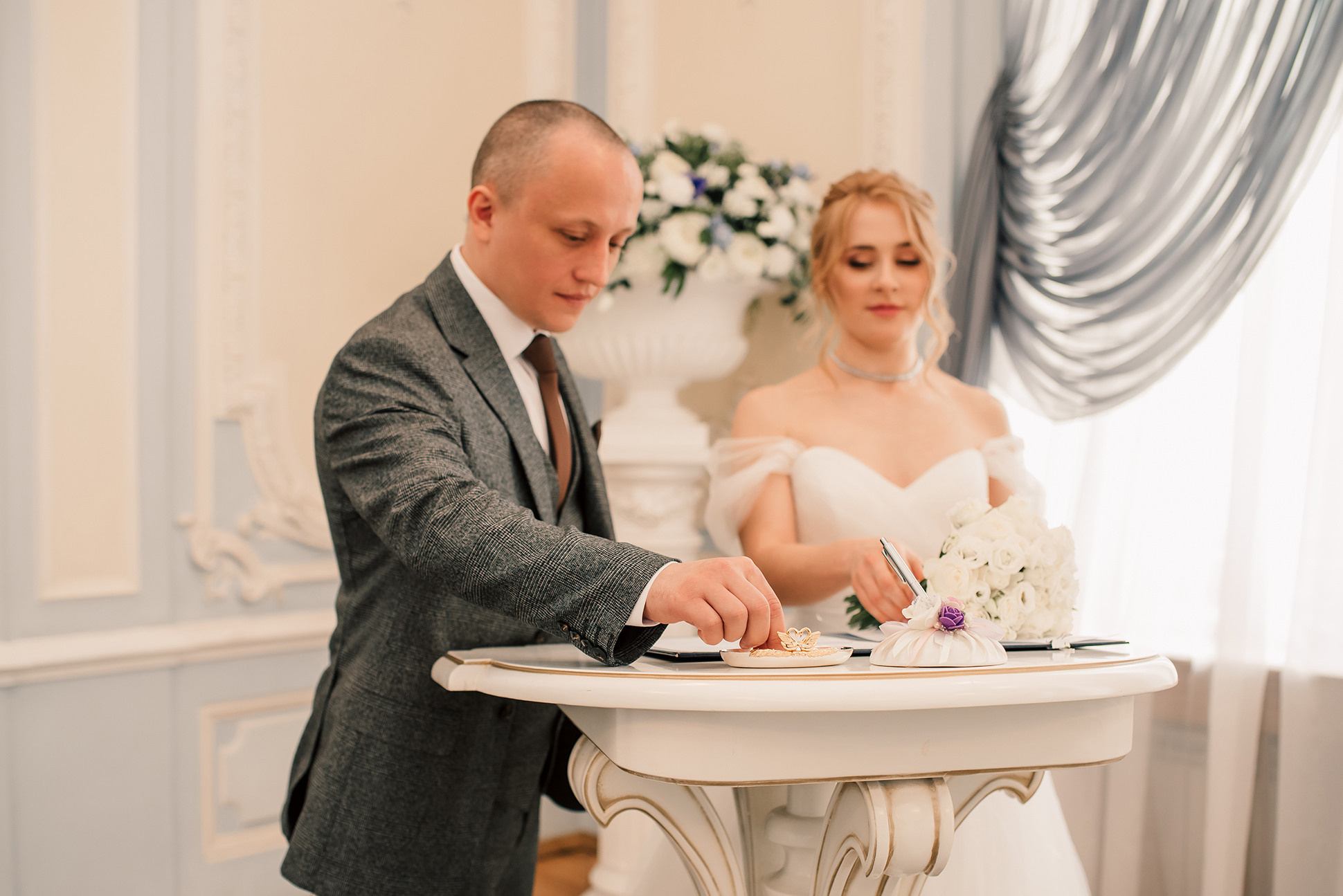 Юля и Миша. Красивое утро и Витебский вокзал. Семейный и Свадебный фотограф. Санкт-Петербург. Пушкин