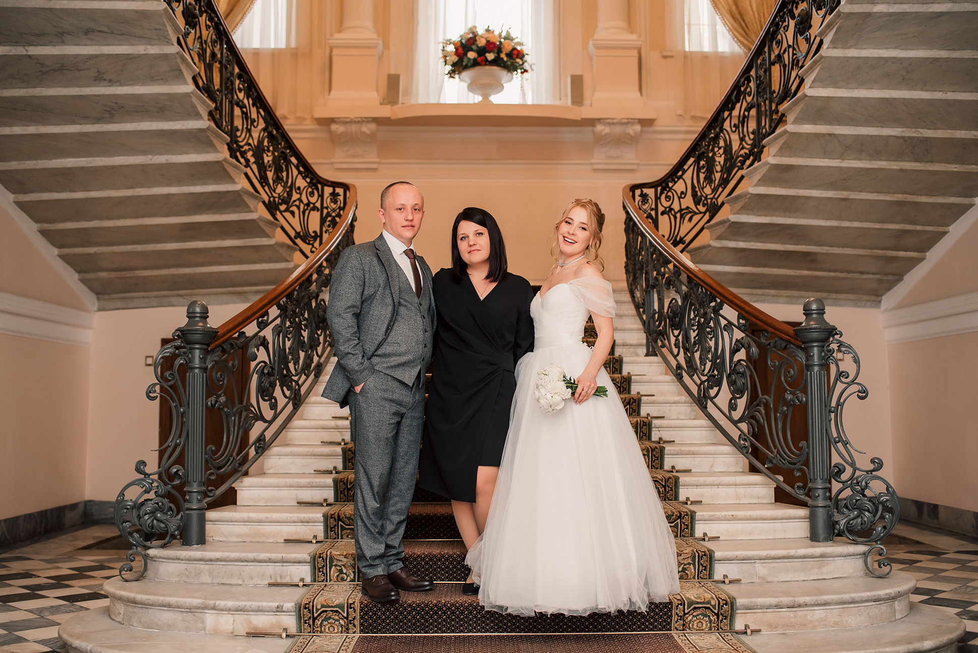 Юля и Миша. Красивое утро и Витебский вокзал. Семейный и Свадебный фотограф. Санкт-Петербург. Пушкин