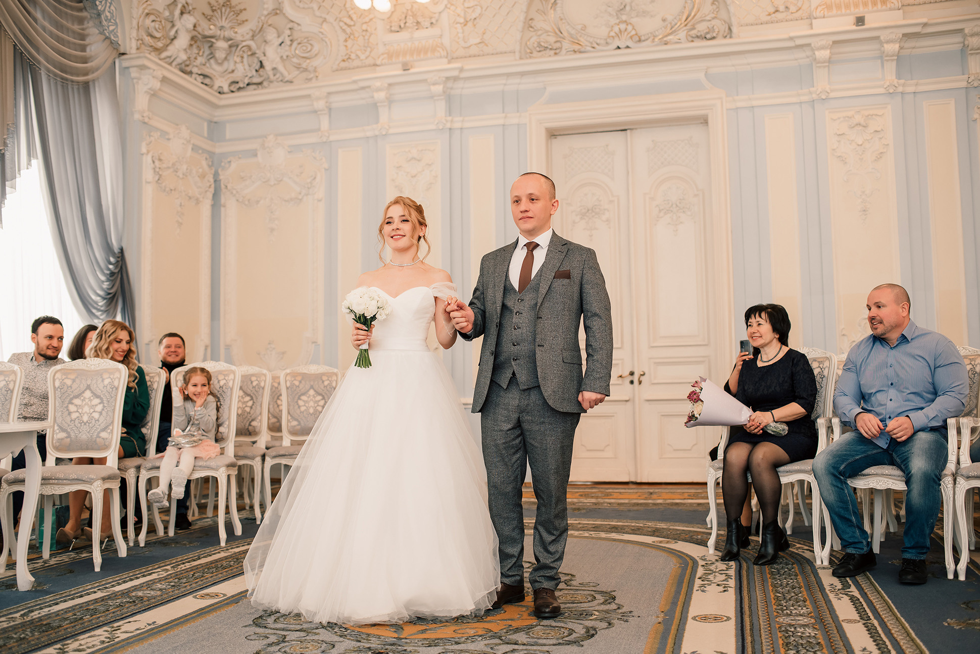 Юля и Миша. Красивое утро и Витебский вокзал. Семейный и Свадебный фотограф. Санкт-Петербург. Пушкин