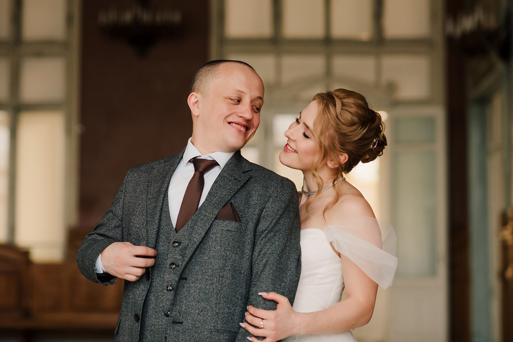 Юля и Миша. Красивое утро и Витебский вокзал. Семейный и Свадебный фотограф. Санкт-Петербург. Пушкин