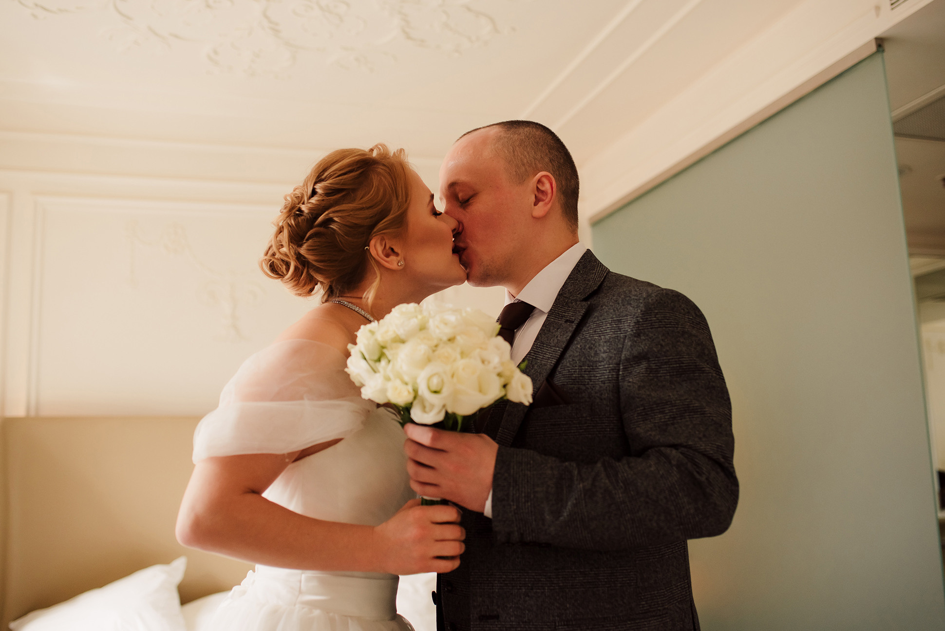 Юля и Миша. Красивое утро и Витебский вокзал. Семейный и Свадебный фотограф. Санкт-Петербург. Пушкин