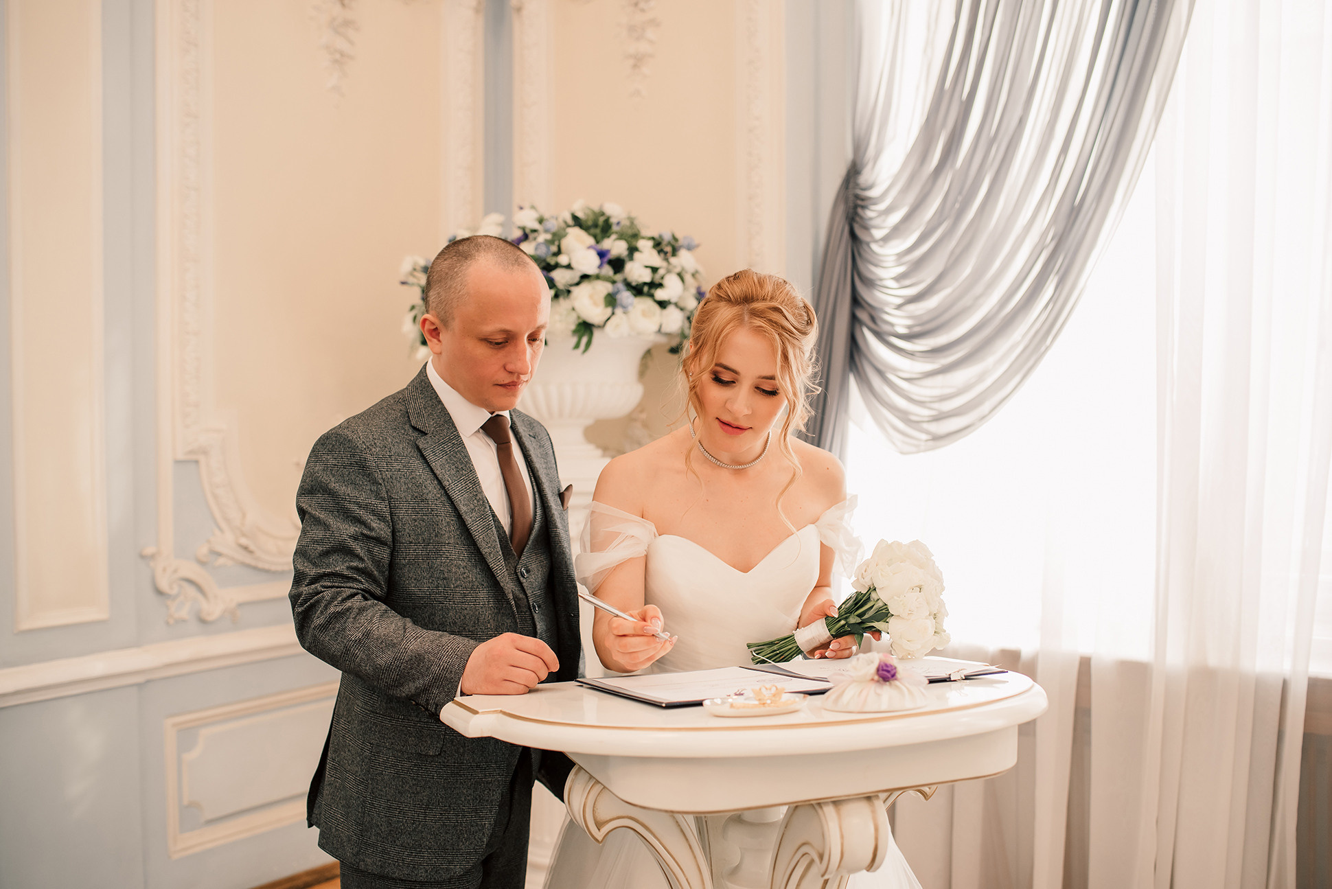 Юля и Миша. Красивое утро и Витебский вокзал. Семейный и Свадебный фотограф. Санкт-Петербург. Пушкин