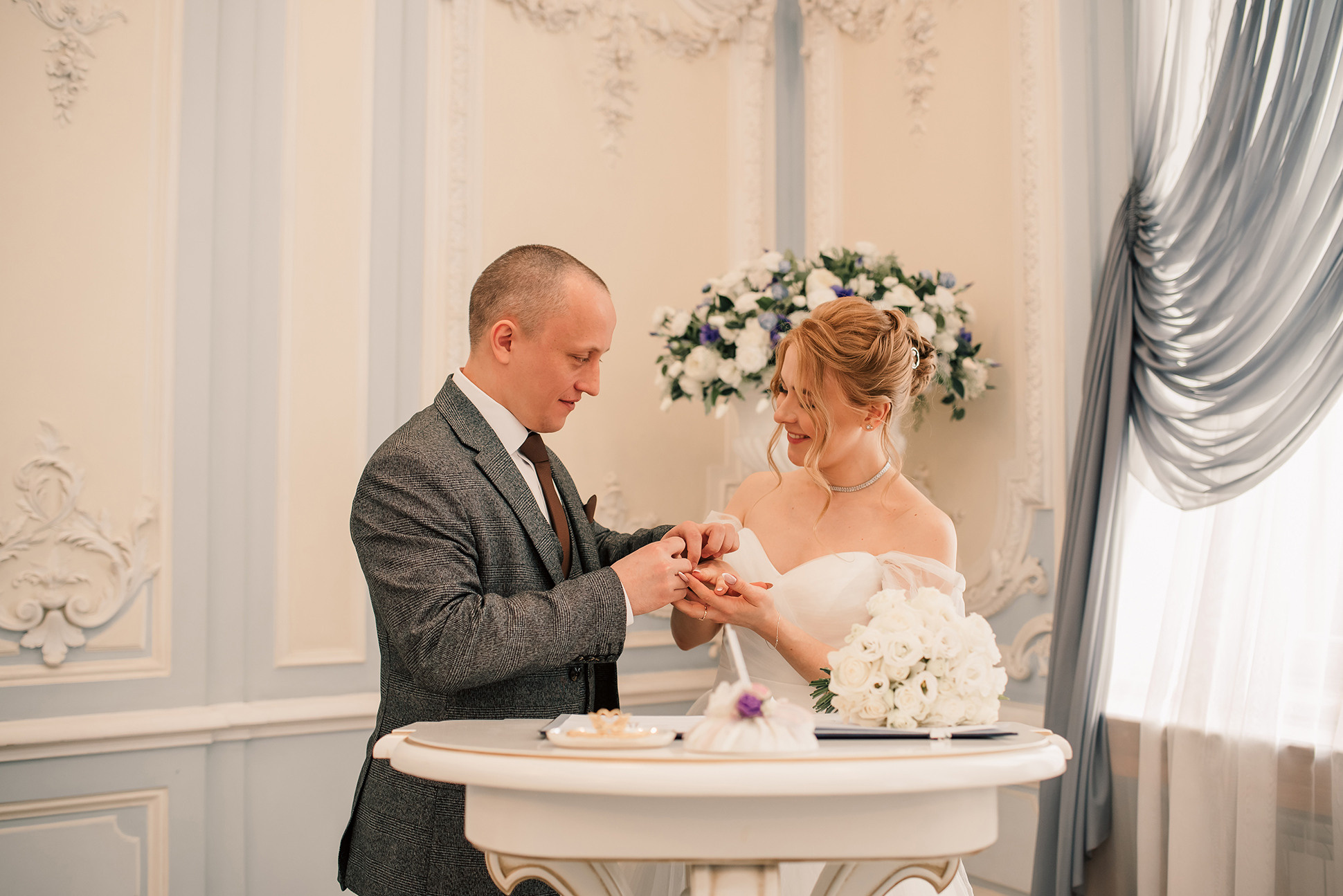 Юля и Миша. Красивое утро и Витебский вокзал. Семейный и Свадебный фотограф. Санкт-Петербург. Пушкин