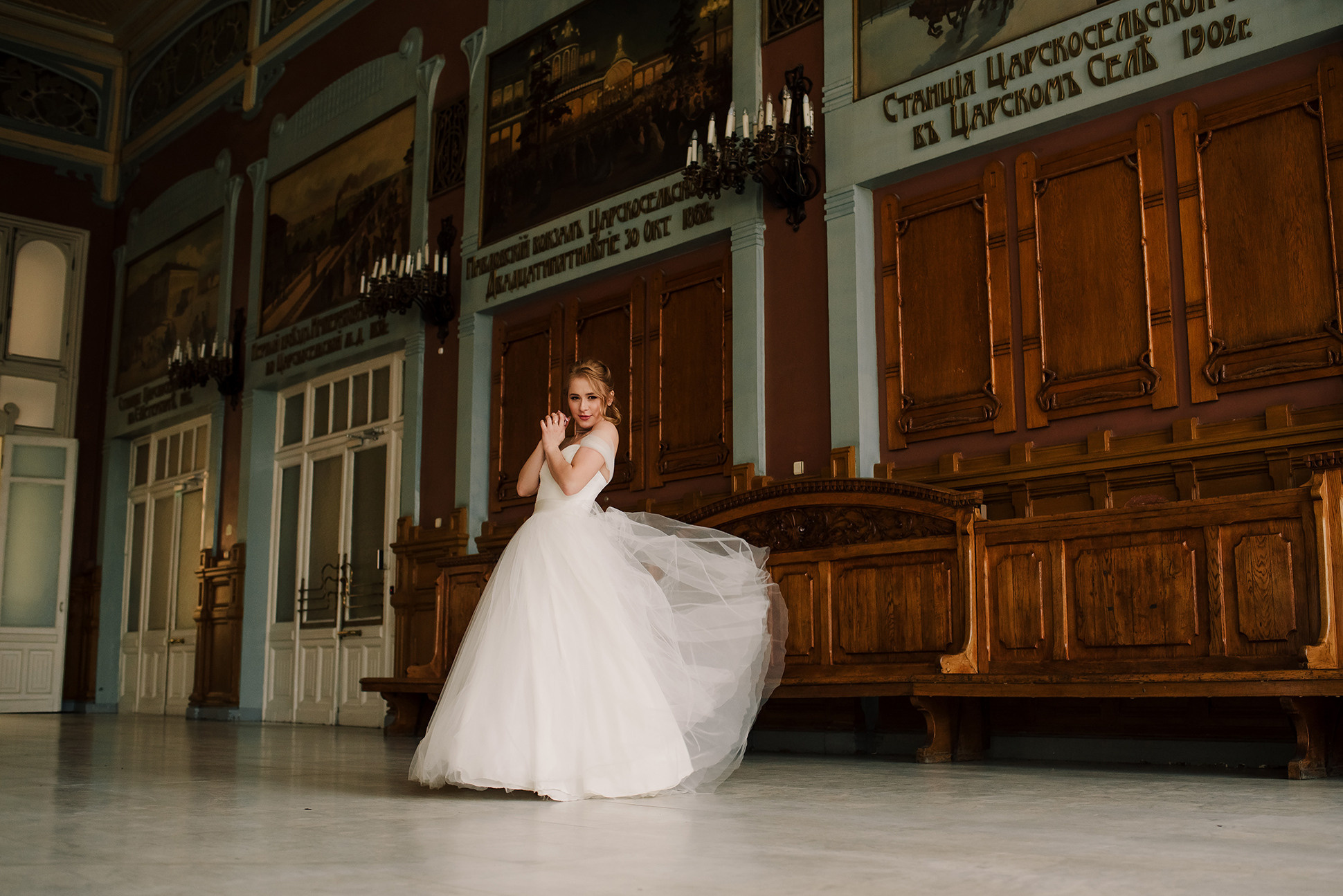 Юля и Миша. Красивое утро и Витебский вокзал. Семейный и Свадебный фотограф. Санкт-Петербург. Пушкин
