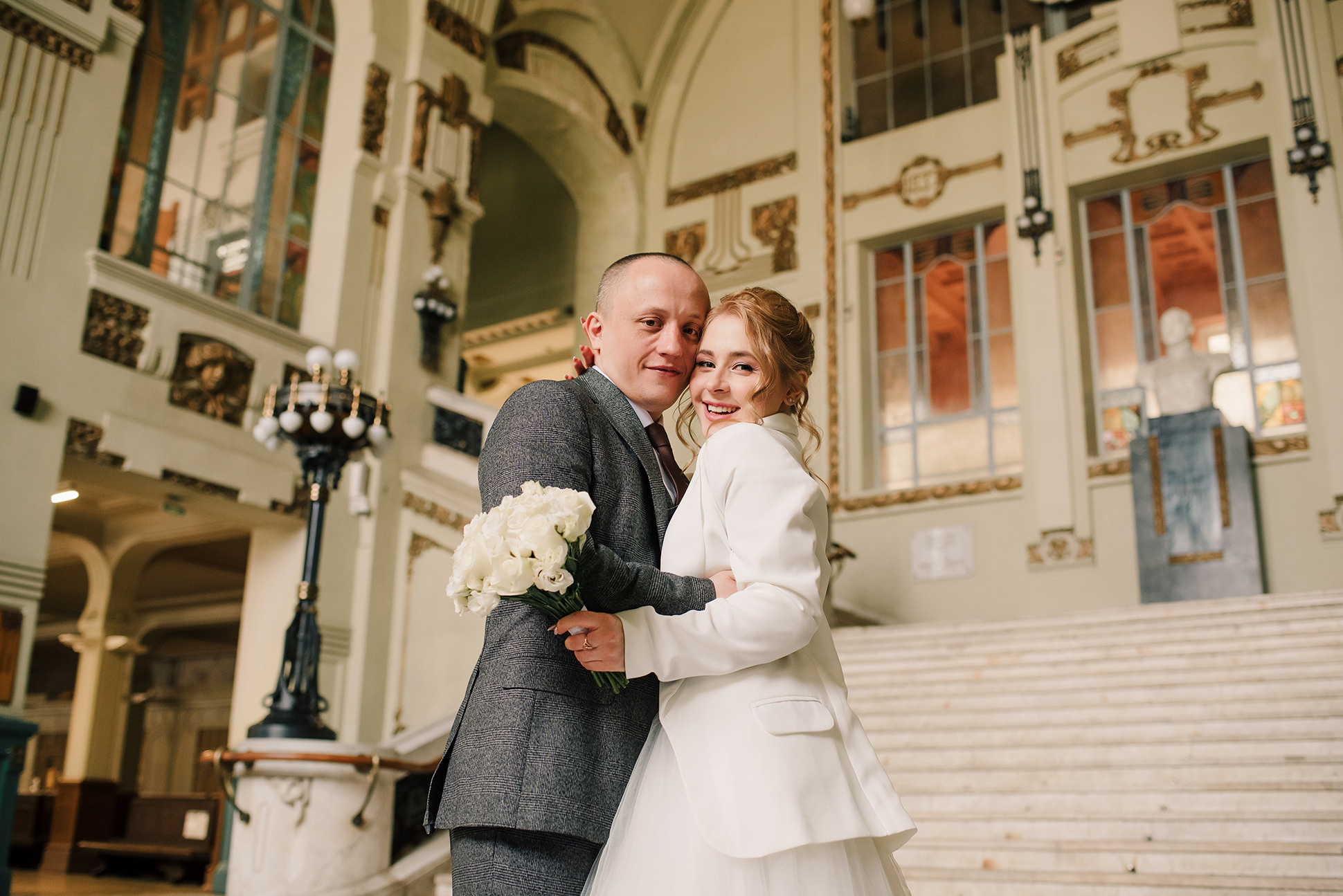 Юля и Миша. Красивое утро и Витебский вокзал. Семейный и Свадебный фотограф. Санкт-Петербург. Пушкин