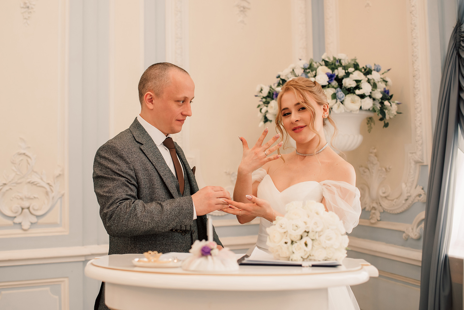 Юля и Миша. Красивое утро и Витебский вокзал. Семейный и Свадебный фотограф. Санкт-Петербург. Пушкин