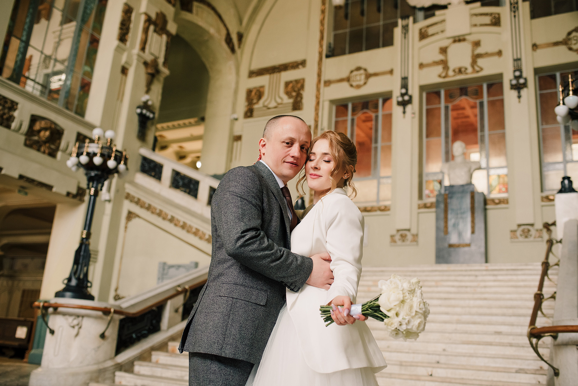 Юля и Миша. Красивое утро и Витебский вокзал. Семейный и Свадебный фотограф. Санкт-Петербург. Пушкин