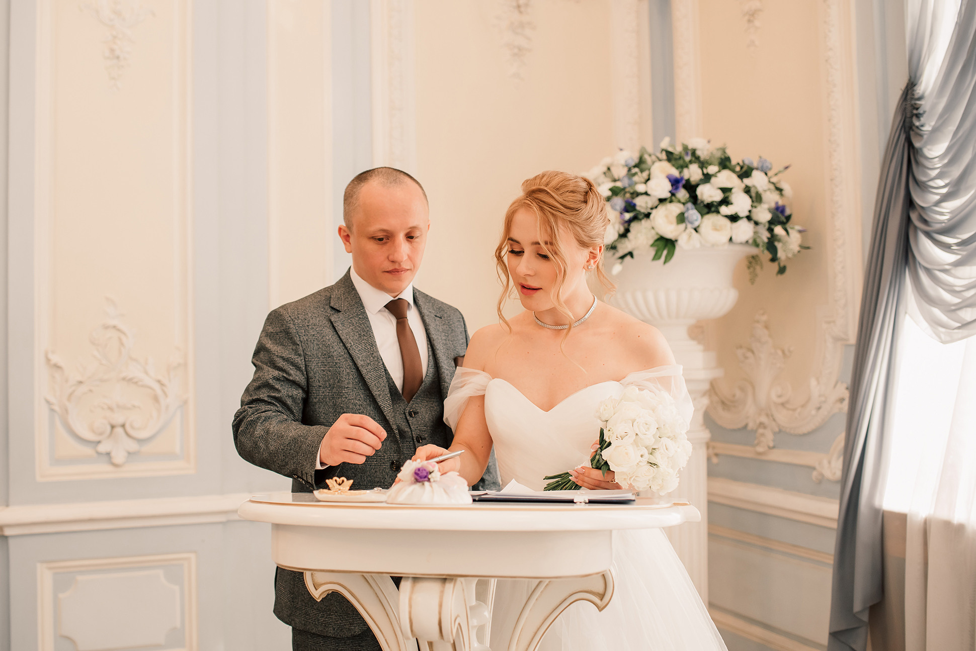 Юля и Миша. Красивое утро и Витебский вокзал. Семейный и Свадебный фотограф. Санкт-Петербург. Пушкин