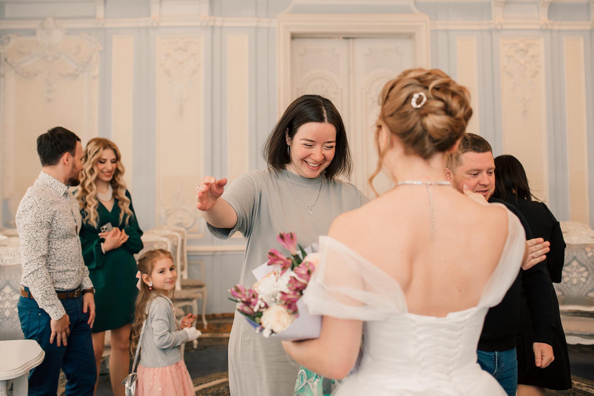 Юля и Миша. Красивое утро и Витебский вокзал. Семейный и Свадебный фотограф. Санкт-Петербург. Пушкин