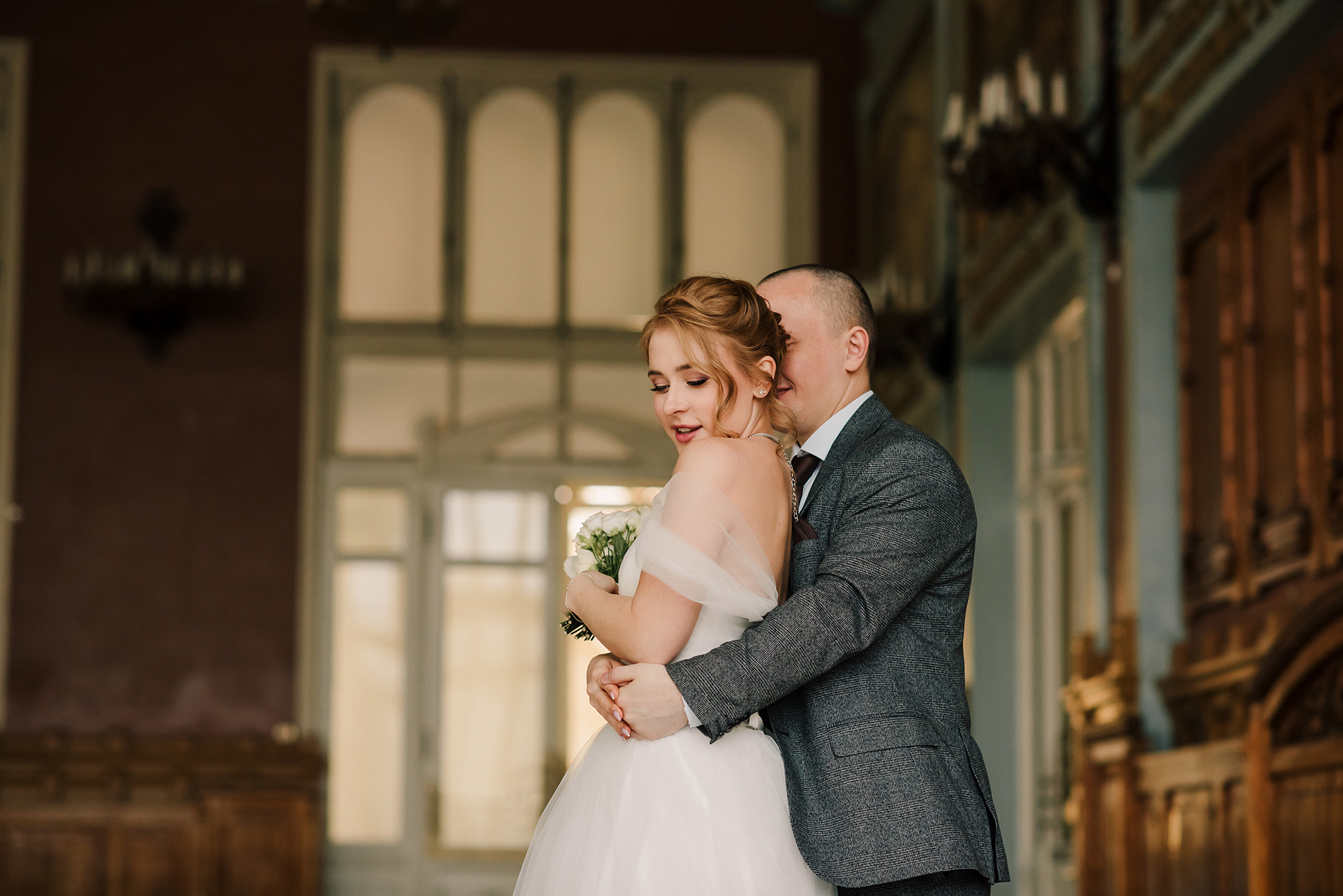 Юля и Миша. Красивое утро и Витебский вокзал. Семейный и Свадебный фотограф. Санкт-Петербург. Пушкин